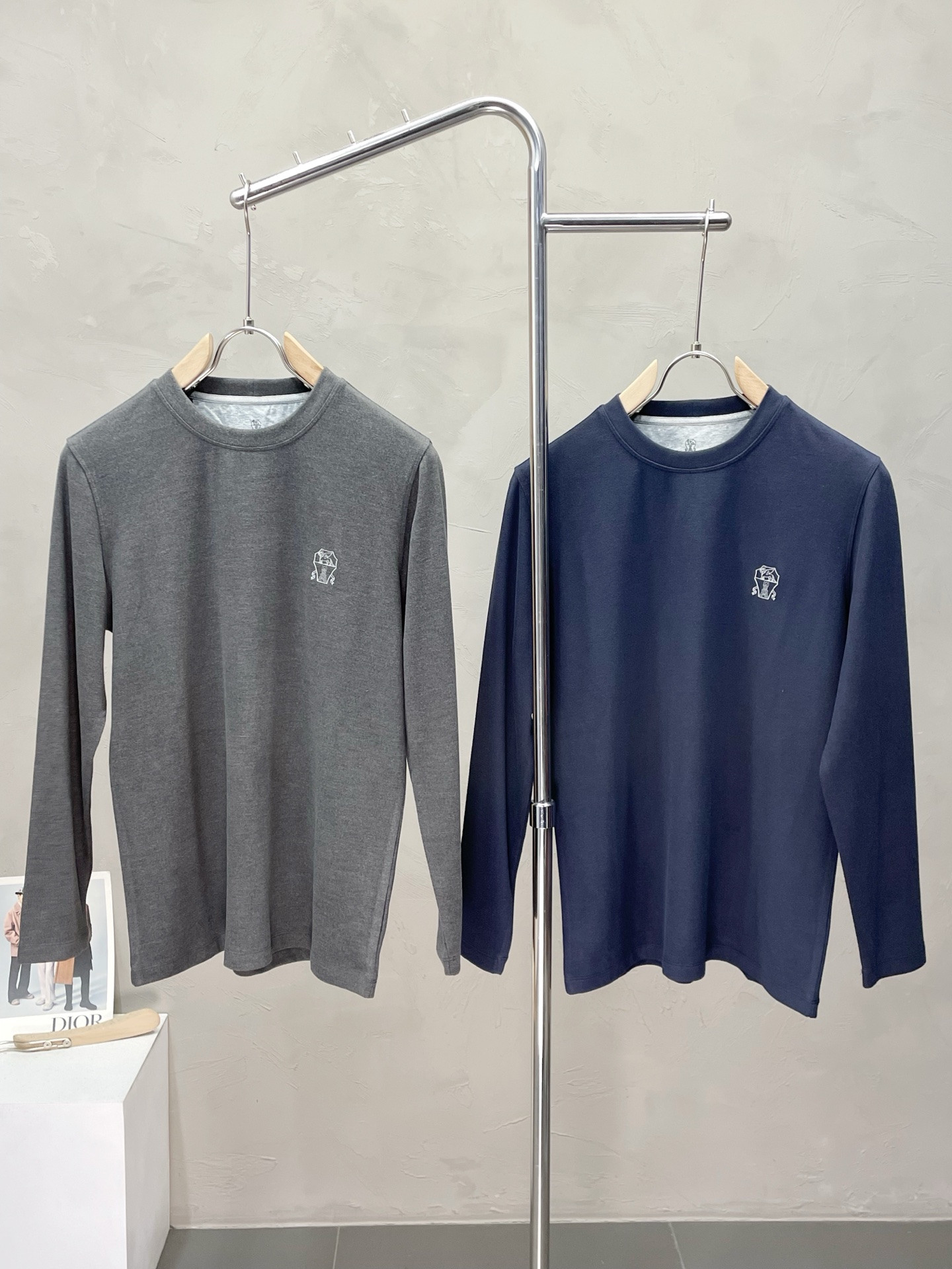 NO:564053,.BC-Brunello Cucineli Brunello Cucineli exclusively provides the latest fashionable long-sleeved, round-necked fleece long-sleeved coats with classic design and great looks. The quality is impeccable and quality control allows you to buy it directly. It is a high-end product that cannot be faulted! You can feel its powerful aura through the detailed pictures. It has a remarkable effect of gathering heat and keeping warm, so you don’t have to worry about getting a little chilly! Both fashionable and functional, the whole style looks more luxurious! Sizes M-3XL,, brunello cucinelli, jackets & coats, alexander wang19860909.BC-Brunello Cucineli 布鲁内洛·库奇内利独家专供最新时尚长袖 圆领抓绒长袖 经典设计感与颜值爆棚的外套,品质更是无法挑剔品控可以直接入手,不容过错的高端臻品！通过细节图片便可感受到它强悍的气场,聚温保暖效果显著,完全不用担心会有一点寒意！时尚与功能性兼备,整款显得更加的奢华大气！ 尺码M-3XL,,brunello cucinelli,jackets & coats,alexander wang,Men's clothing