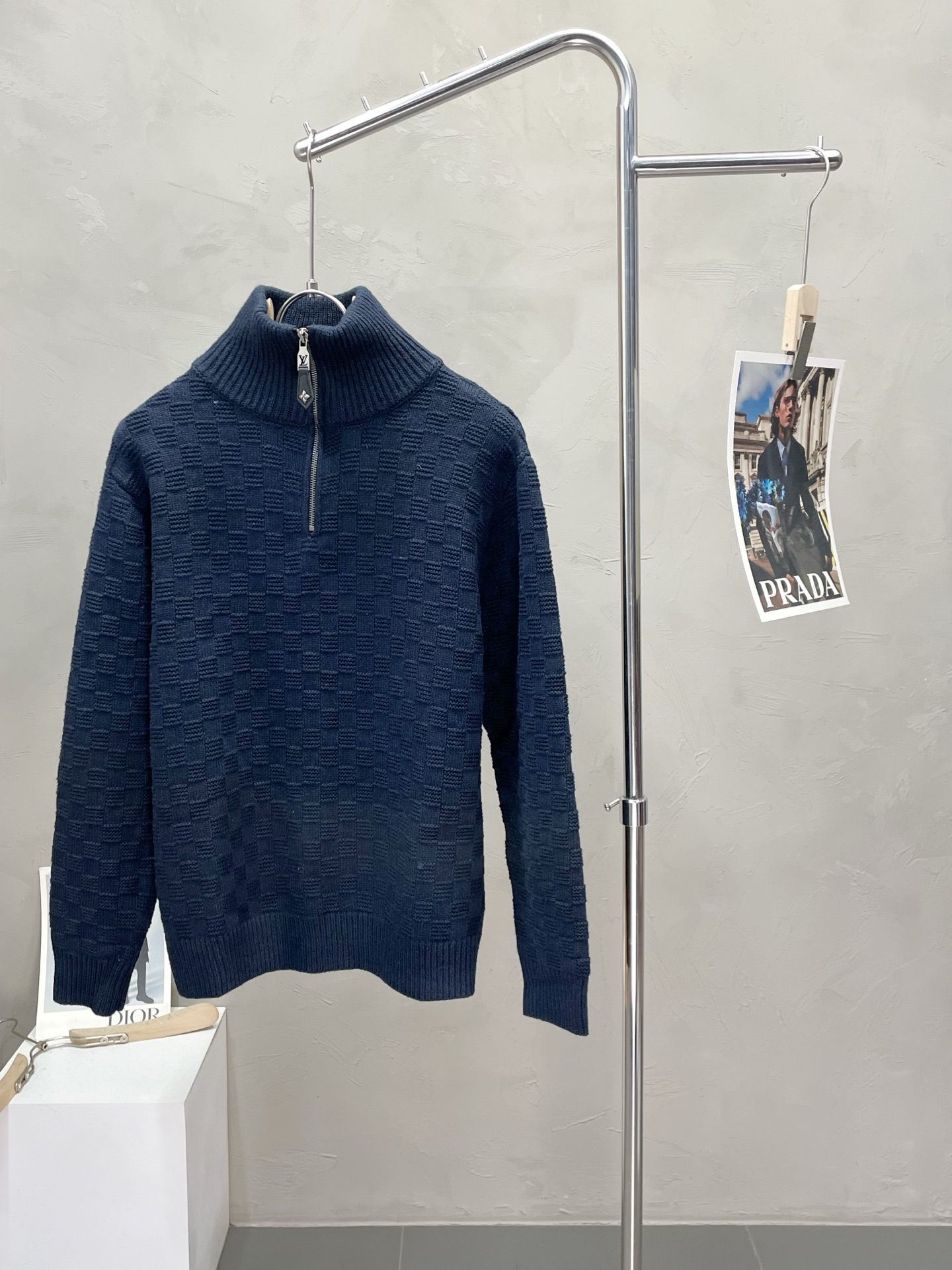 NO:548859,.Louis Vuitton exclusively offers the latest fashionable sweaters, turtleneck semi-zipper sweaters, classic design and super-looking jackets, quality control, high-end products that cannot be picked and quality control can be purchased directly, and cannot be missed! Through the detailed pictures, you can feel its powerful aura, and the warm-concentration effect is significant, so you don’t have to worry about the chill at all! It is both fashionable and functional, and the whole style looks more luxurious and elegant! Size S-XL, louis vuitton,louis vuitton,jackets & coats,sweaters,alexander wang19860909.Louis Vuitton路易威登独家专供最新时尚毛衣 高领半拉链毛衣 经典设计与颜值爆棚的外套,品质更是无法挑剔品控可以直接入手,不容过错的高端臻品！通过细节图片便可感受到它强悍的气场,聚温保暖效果显著,完全不用担心会有一点寒意！时尚与功能性兼备,整款显得更加的奢华大气！ 尺码S-XL,,louis vuitton,louis vuitton,jackets & coats,sweaters,alexander wang,Men's clothing