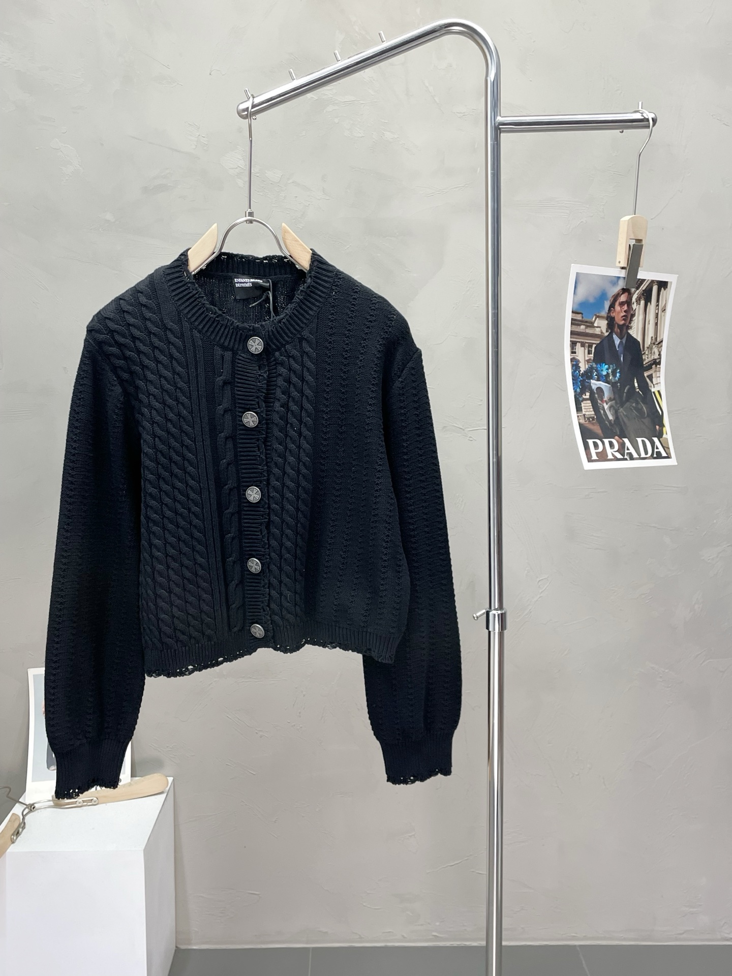 NO:548867,.ERD-Enfants Riches Deprimes' melancholy rich second generation exclusively offers the latest fashionable sweaters. A jacket with a classic design and appearance, a sweater for men and women. The quality is even more unscrupulous. You can buy it directly. You can't get it wrong! Through the detailed pictures, you can feel its powerful aura, and the warm-concentration effect is significant, so you don’t have to worry about the chill at all! It is both fashionable and functional, and the whole style looks more luxurious and elegant! Size S-XL, Jackets & coats, sweaters, alexander wang19860909.ERD-Enfants Riches Deprimes忧郁的富二代独家专供最新时尚毛衣 经典设计感与颜值爆棚的外套,男女同款毛衣 品质更是无法挑剔品控可以直接入手,不容过错的高端臻品！通过细节图片便可感受到它强悍的气场,聚温保暖效果显著,完全不用担心会有一点寒意！时尚与功能性兼备,整款显得更加的奢华大气！ 尺码S-XL,,jackets & coats,sweaters,alexander wang,Men's clothing