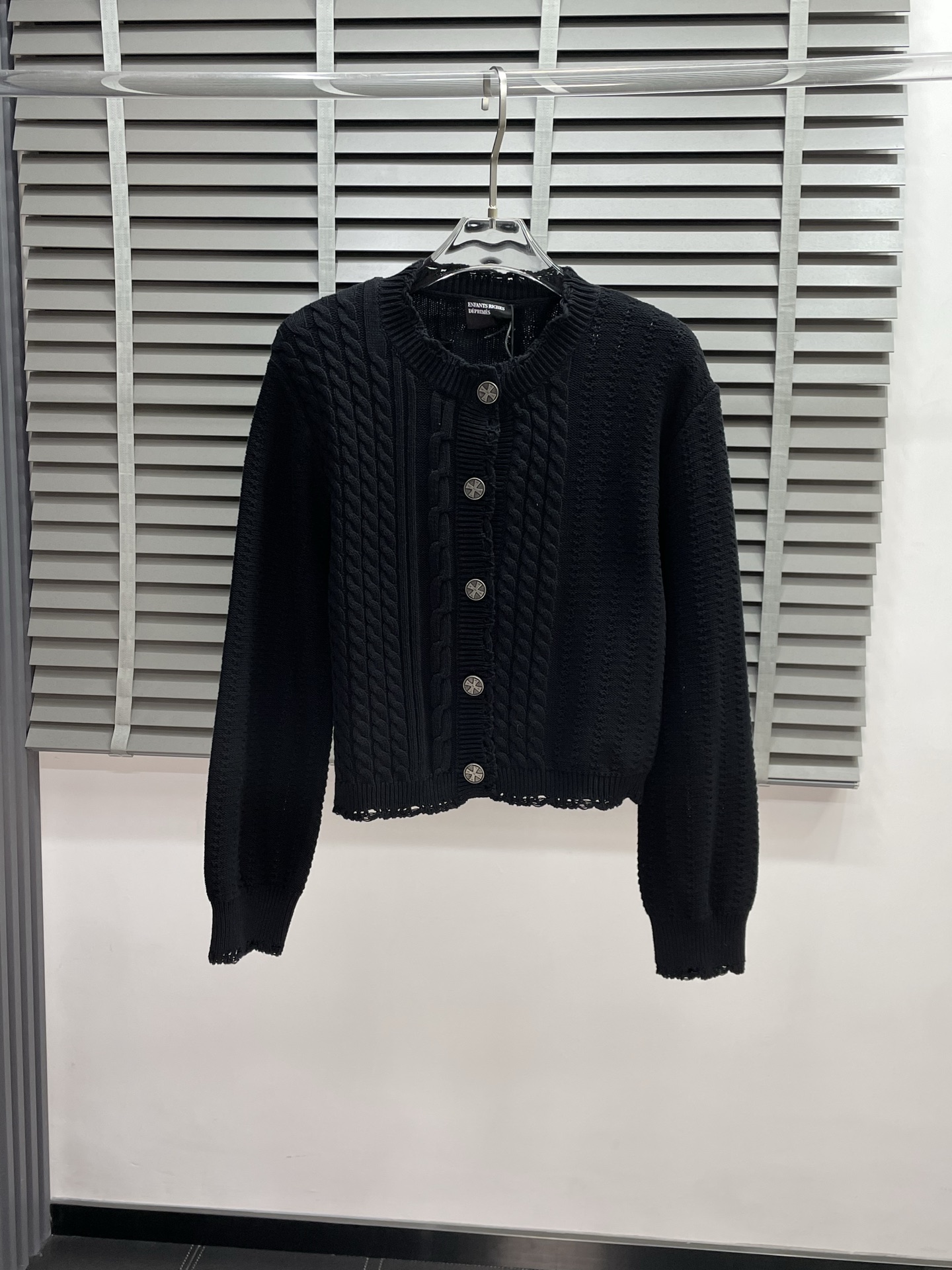 NO:550507,.ERD-Enfants Riches Deprimes' melancholy rich second generation exclusively offers the latest fashionable sweaters. A jacket with a classic design and appearance, a sweater for men and women. The quality is even more unscrupulous. You can buy it directly. You can't get it wrong! Through the detailed pictures, you can feel its powerful aura, and the warm-concentration effect is significant, so you don’t have to worry about the chill at all! It is both fashionable and functional, and the whole style looks more luxurious and elegant! Size S-XL, Jackets & coats, sweaters, alexander wang19860909.ERD-Enfants Riches Deprimes忧郁的富二代独家专供最新时尚毛衣 经典设计感与颜值爆棚的外套,男女同款毛衣 品质更是无法挑剔品控可以直接入手,不容过错的高端臻品！通过细节图片便可感受到它强悍的气场,聚温保暖效果显著,完全不用担心会有一点寒意！时尚与功能性兼备,整款显得更加的奢华大气！ 尺码S-XL,,jackets & coats,sweaters,alexander wang,Men's clothing