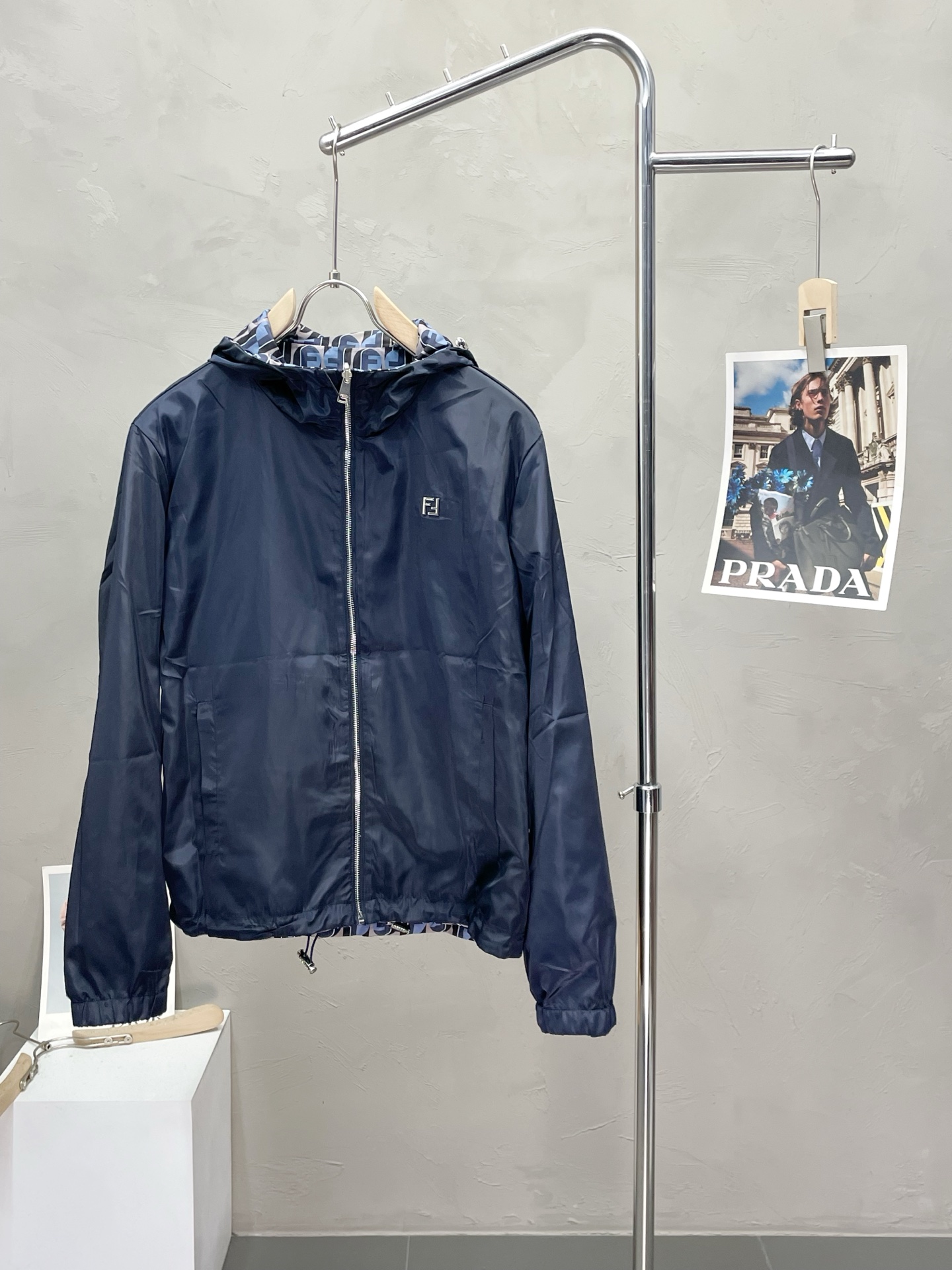 NO:548874,.FENDI exclusively offers the latest fashion hooded jackets, double-sided jackets, classic design and superb jackets, quality that cannot be picked and quality control can be purchased directly, and high-end products that cannot be missed! Through the detailed pictures, you can feel its powerful aura, and the warm-concentration effect is significant, so you don’t have to worry about the chill at all! It is both fashionable and functional, and the whole style looks more luxurious and elegant! Size M-2XL, fendi, fendi, jackets & coats, jackets & coats, hats, alexander wang19860909.FENDI芬迪独家专供最新时尚连帽夹克 双面穿夹克 经典设计感与颜值爆棚的外套,品质更是无法挑剔品控可以直接入手,不容过错的高端臻品！通过细节图片便可感受到它强悍的气场,聚温保暖效果显著,完全不用担心会有一点寒意！时尚与功能性兼备,整款显得更加的奢华大气！ 尺码M-2XL,,fendi,fendi,jackets & coats,jackets & coats,hats,alexander wang,Men's clothing