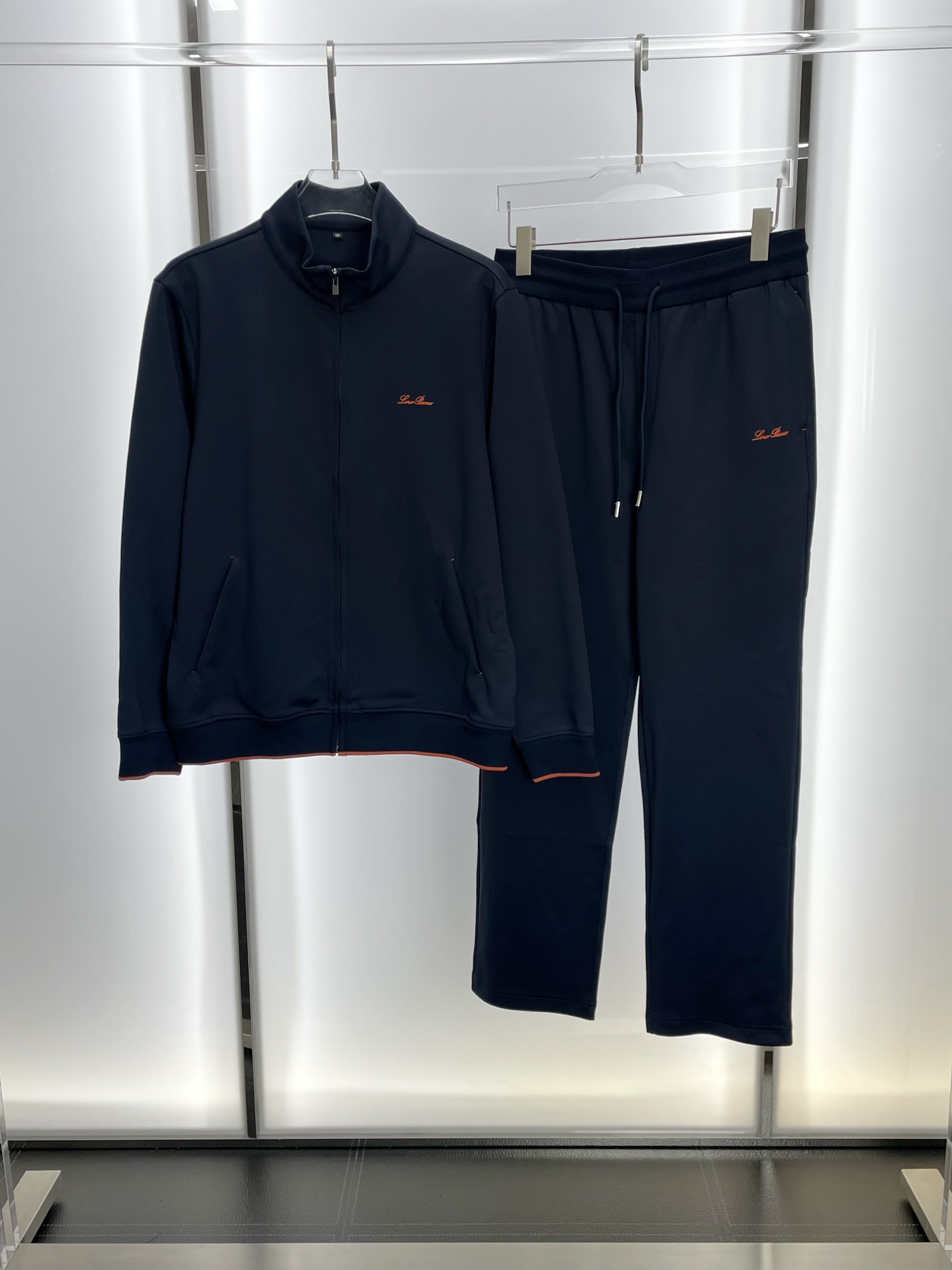 NO:572361,/Set. LP-Loro Piana is exclusively available in new counters with the same style set, breathable, comfortable and casual!  Full of high-end feel!  The details are exquisite and high-end, and the workmanship is impeccable!  The original high-end fabric is very high-end!  The fabric is stiff, wrinkle-resistant and wear-resistant, warm and stylish. Size M-3XL, loro piana, loro piana, alexander wang19860909/套.LP-Loro Piana诺悠翩雅独家专供新款专柜同款套装,透气舒适休闲！高级感满满！细节精致高档,做工无可挑剔！原版高端面料很显高级！面料挺括抗皱耐磨,保暖利落有型.码数M-3XL,,loro piana,loro piana,alexander wang,Men's clothing