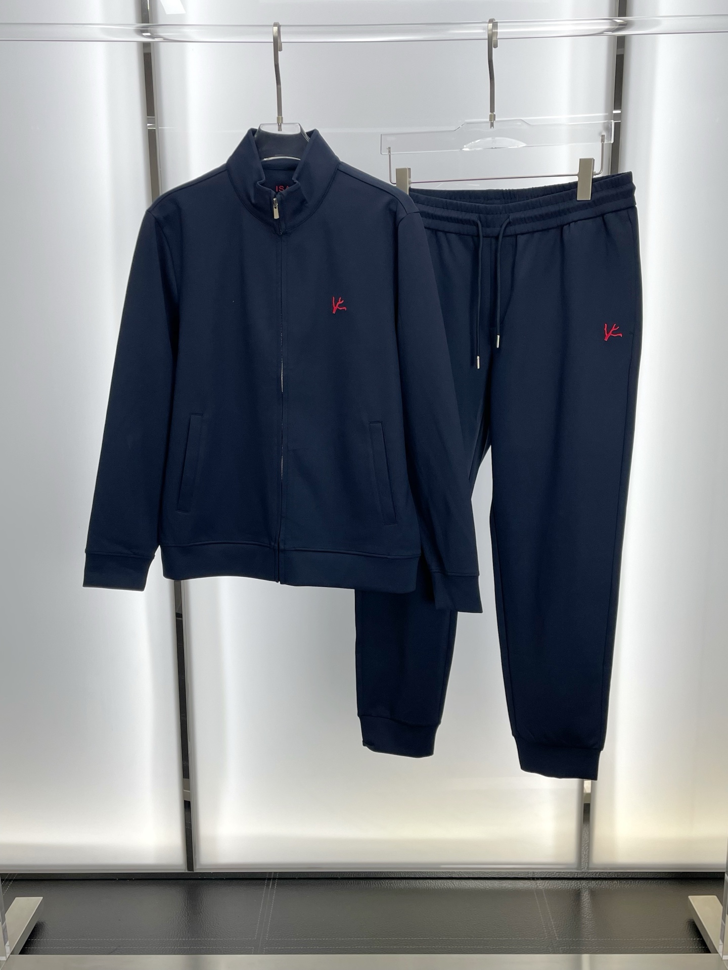 NO:572360,/Set. ISAIA exclusively provides the same set of new counters, breathable, comfortable and casual!  Full of high-end feel!  The details are exquisite and high-end, and the workmanship is impeccable!  The original high-end fabric is very high-end!  The fabric is stiff, wrinkle-resistant and wear-resistant, warm and stylish. Size M-3XL,,alexander wang19860909/套.ISAIA独家专供新款专柜同款套装,透气舒适休闲！高级感满满！细节精致高档,做工无可挑剔！原版高端面料很显高级！面料挺括抗皱耐磨,保暖利落有型.码数M-3XL,,alexander wang,Men's clothing