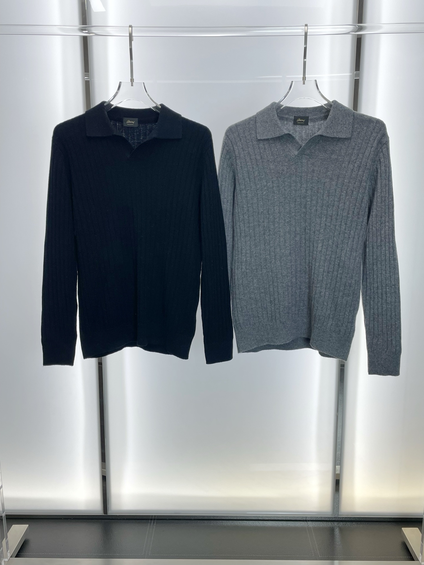 NO:572342,.Brioni exclusively supplies new original men's casual knitted sweaters, high-end customization, high-end version, fashionable and versatile imported fabrics, super soft and delicate to the touch, skin-friendly and comfortable to wear, high-end boutique, the upper body is exquisitely made by the factory, a must-have item for men, complete with three standards, size 48-56,,sweaters,alexander wang19860909.Brioni布里奥尼独家专供新款原单男士休闲针织毛衣 高端定制 高端版本 时尚百搭爆款进口面料 手感超柔软细腻 穿着亲肤舒适 高端精品 代工厂精细做上身非常赞 男士必备单品 三标齐全 码数48-56,,sweaters,alexander wang,Men's clothing