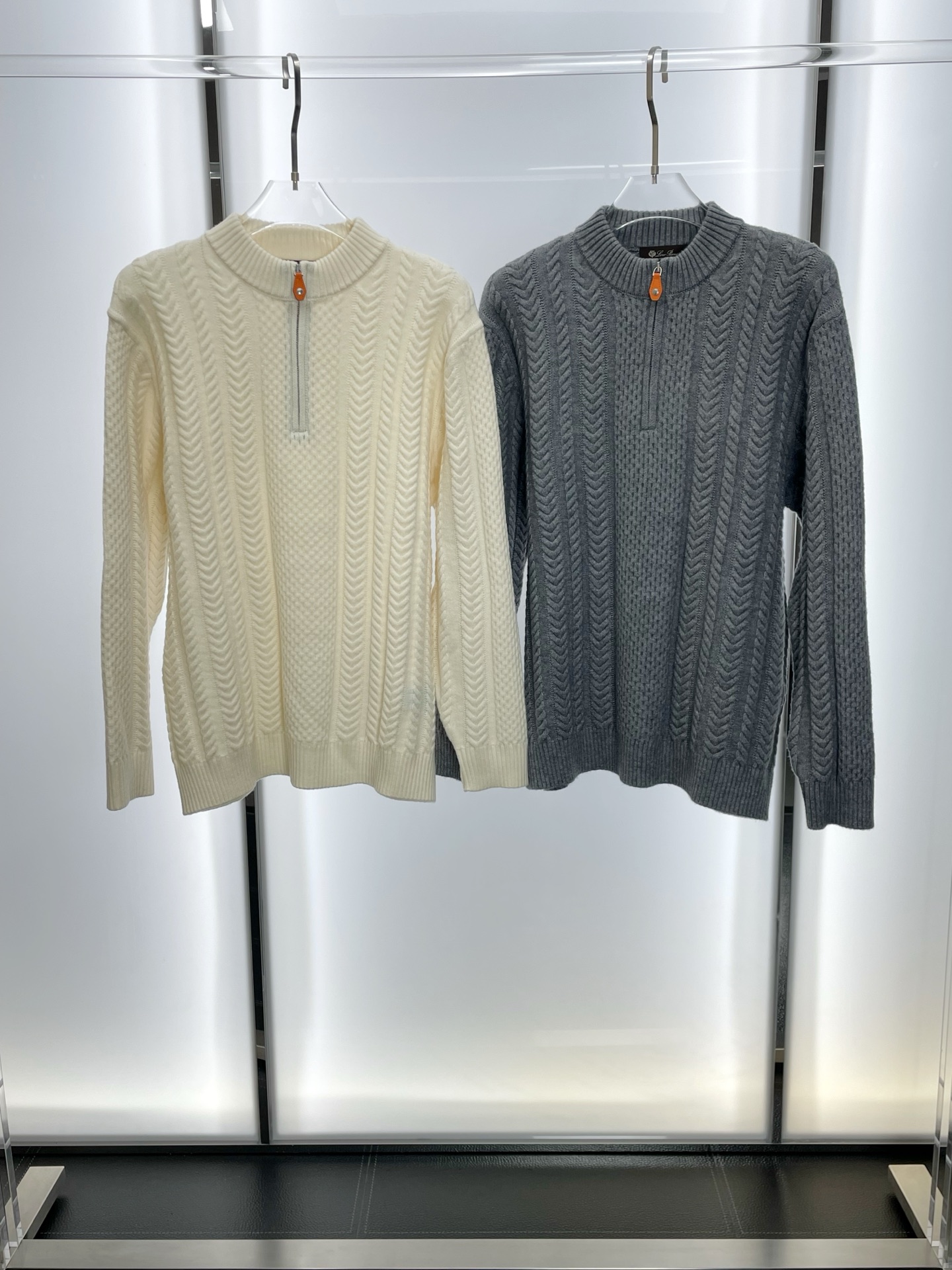 NO:572333,.LP-Loro Piana exclusively supplies new original men's casual sweaters, high-end customization, high-end version, fashionable and versatile imported fabrics, super soft and delicate to the touch, skin-friendly and comfortable to wear, high-end boutique, the upper body is exquisitely made by the factory, a must-have item for men, complete with three standards, code number 48-56,,loro piana,loro piana,sweaters,alexander wang19860909.LP-Loro Piana诺悠翩雅独家专供新款原单男士休闲毛衣 高端定制 高端版本 时尚百搭爆款进口面料 手感超柔软细腻 穿着亲肤舒适 高端精品 代工厂精细做上身非常赞 男士必备单品 三标齐全 码数48-56,,loro piana,loro piana,sweaters,alexander wang,Men's clothing