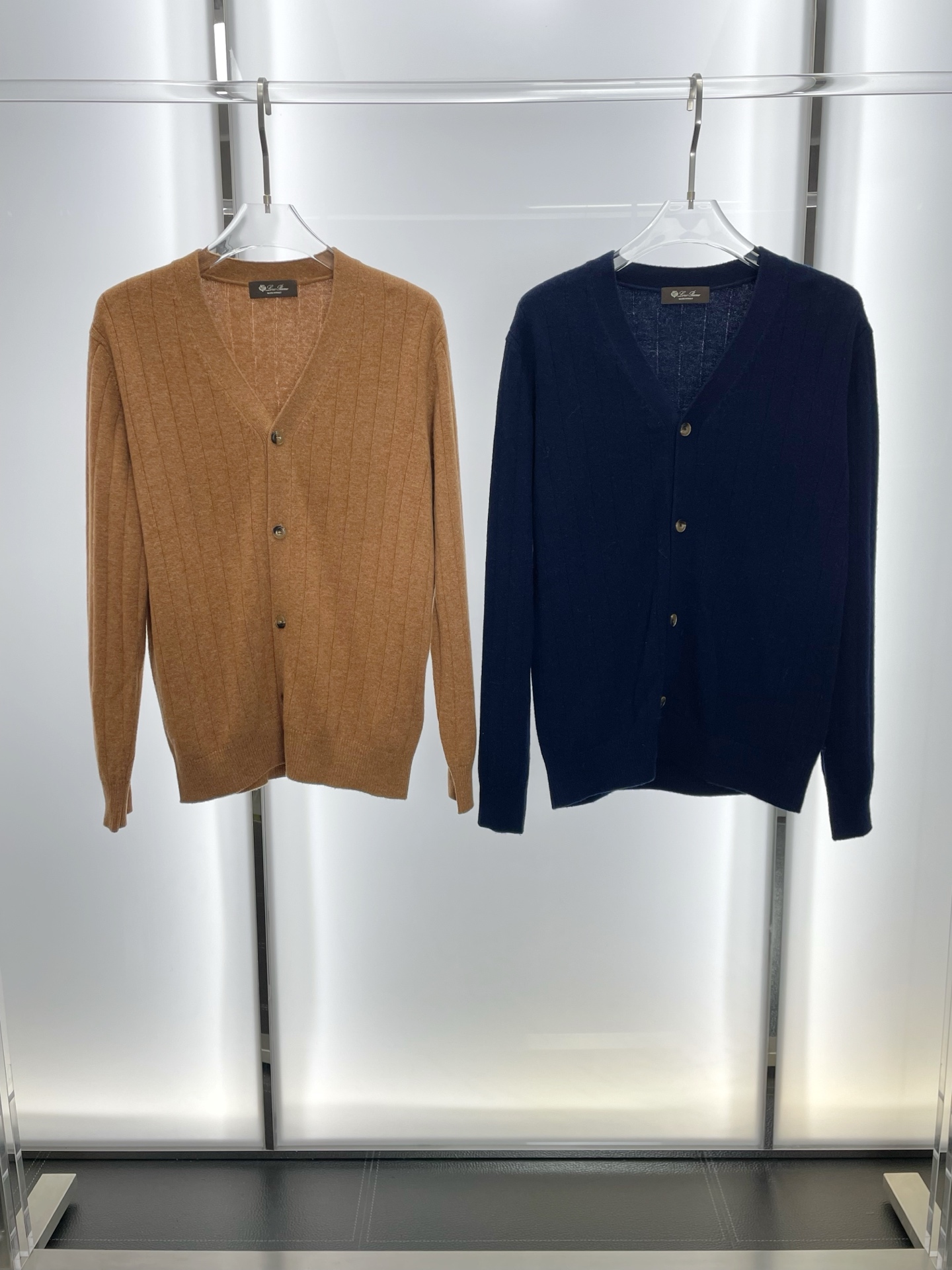 NO:572327,.LP-Loro Piana exclusively supplies new original men's casual sweaters, high-end customization, high-end version, fashionable and versatile imported fabrics, super soft and delicate to the touch, skin-friendly and comfortable to wear, high-end boutique, the upper body is exquisitely made by the factory, a must-have item for men, complete with three standards, code number 48-56,,loro piana,loro piana,sweaters,alexander wang19860909.LP-Loro Piana诺悠翩雅独家专供新款原单男士休闲毛衣 高端定制 高端版本 时尚百搭爆款进口面料 手感超柔软细腻 穿着亲肤舒适 高端精品 代工厂精细做上身非常赞 男士必备单品 三标齐全 码数48-56,,loro piana,loro piana,sweaters,alexander wang,Men's clothing