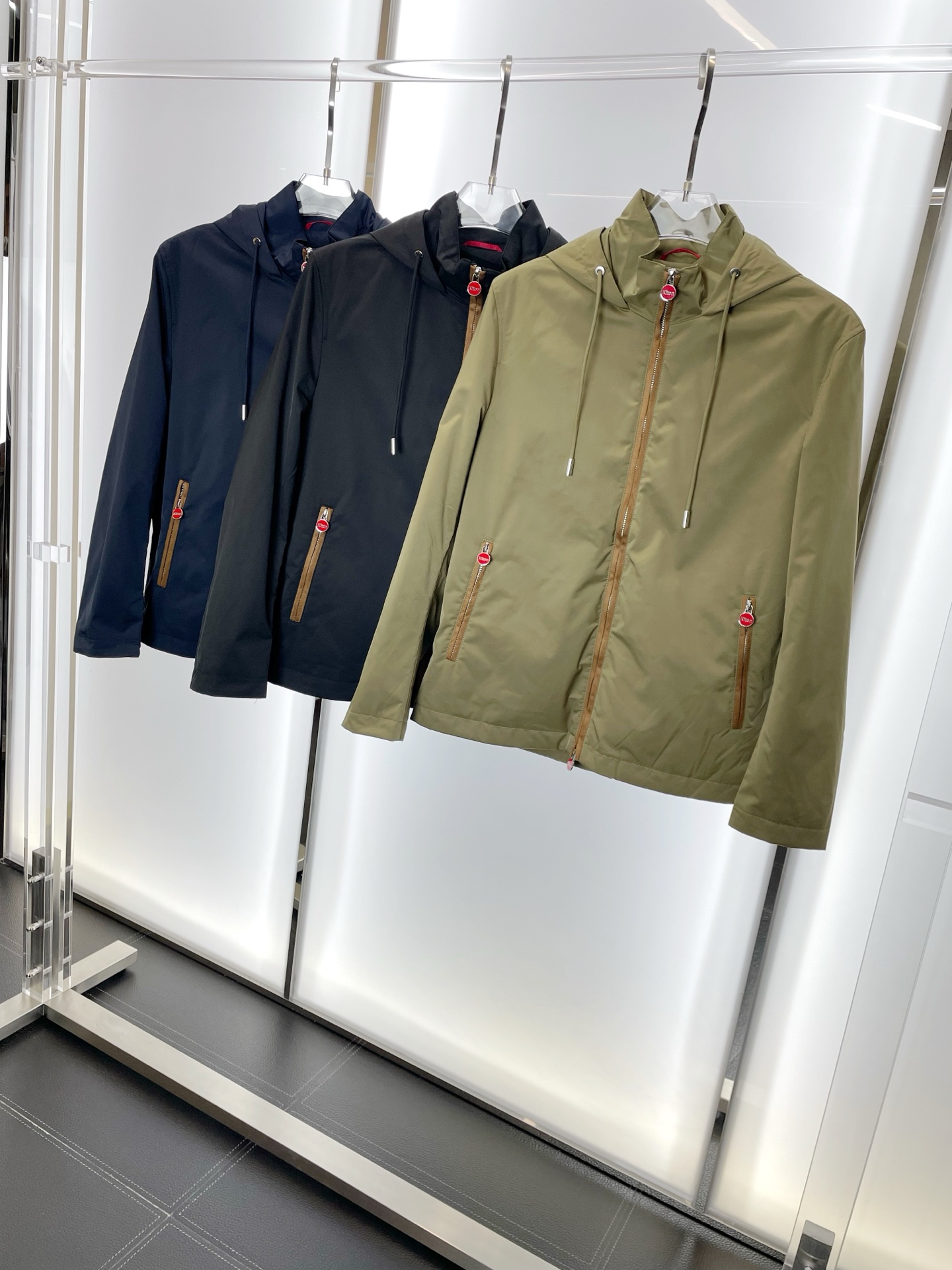 NO:573440,.KITON exclusively provides new original men's casual hooded jackets. High-end customization. High version. Fashionable and versatile imported fabrics. Super soft and delicate feel. Skin-friendly and comfortable to wear. High-end boutique. The upper body is exquisitely made by the factory. A must-have item for men. Complete with three standards. Size 48-56, jackets & coats, hats, alexander wang19860909.KITON独家专供新款原单男士休闲连帽夹克 高端定制 高版本 时尚百搭爆款进口面料 手感超柔软细腻 穿着亲肤舒适 高端精品 代工厂精细做上身非常赞 男士必备单品 三标齐全 码数48-56,,jackets & coats,hats,alexander wang,Men's clothing