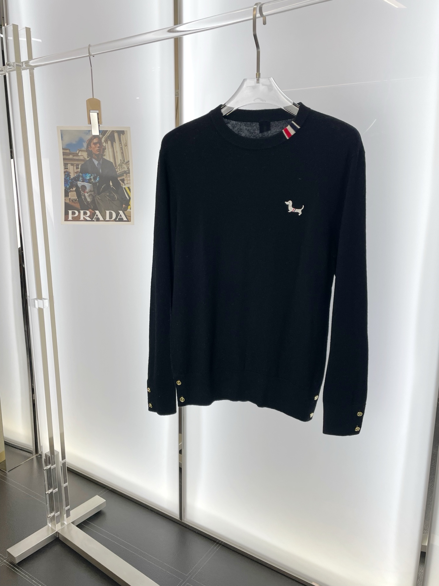 NO:573430,.Thom Browne exclusively provides new original men's casual sweaters. High-end customization. High-end version. Fashionable and versatile imported fabrics. Super soft and delicate feel. Skin-friendly and comfortable to wear. Warm and comfortable. High-end boutique. The upper body is finely made by the factory. It is a must-have item for men. Three standards are complete. Size M-3XL,,thom browne,sweaters,alexander wang19860909.Thom Browne汤姆布朗独家专供新款原单男士休闲毛衣 高端定制 高端版本 时尚百搭爆款进口面料 手感超柔软细腻 穿着亲肤舒适 保暖舒适 高端精品 代工厂精细做上身非常赞 男士必备单品 三标齐全 码数M-3XL,,thom browne,sweaters,alexander wang,Men's clothing
