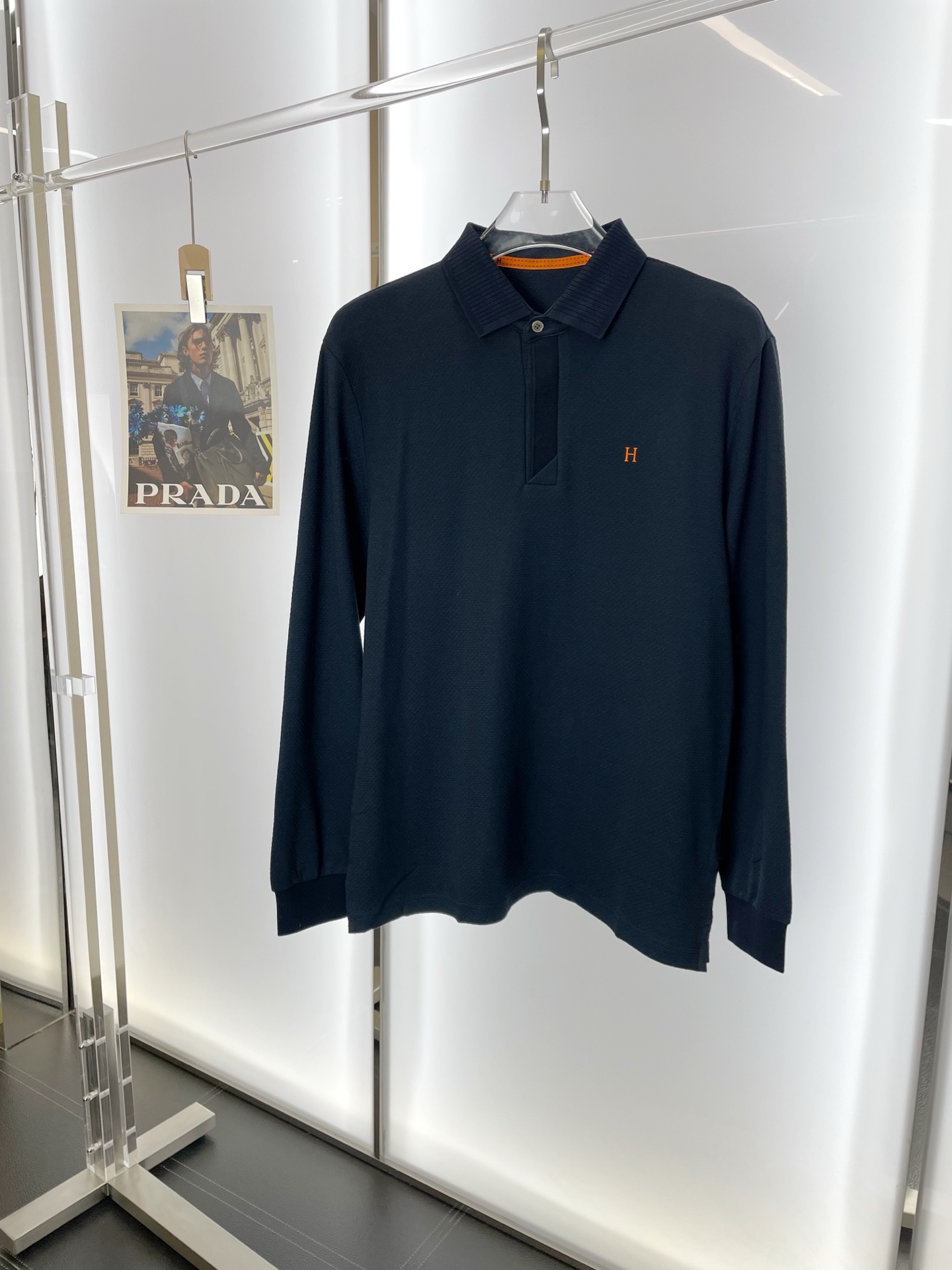 NO:573420,.Hermès exclusively supplies new original men's casual Polo long sleeves. High-end customization. High-end version. Fashionable and versatile imported fabrics. Super soft and delicate feel. Skin-friendly and comfortable to wear. High-end boutique. The upper body is finely made by the factory. It is a must-have item for men. Three standards are complete. Size S-2XL,,hermes,hermes,alexander wang19860909.Hermès爱马仕独家专供新款原单男士休闲Polo长袖 高端定制 高端版本 时尚百搭爆款进口面料 手感超柔软细腻 穿着亲肤舒适 高端精品 代工厂精细做上身非常赞 男士必备单品 三标齐全 码数S-2XL,,hermes,hermes,alexander wang,Men's clothing