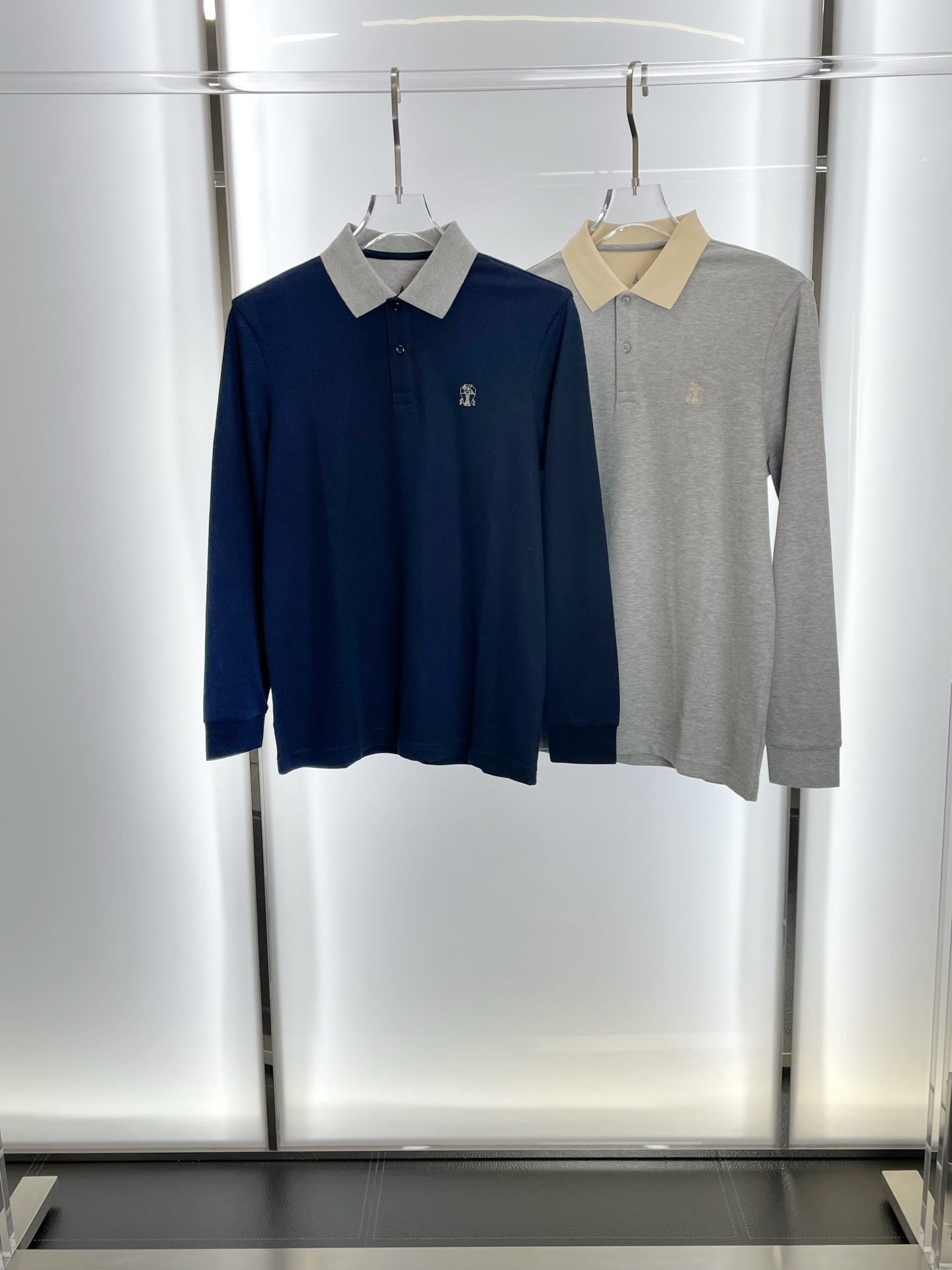 NO:573426,.BC-Brunello Cucineli Brunello Cucineli exclusively supplies new original men's casual Polo long sleeves. High-end customization. High version. Fashionable and versatile imported fabrics. Super soft and delicate feel. Skin-friendly and comfortable to wear. High-end boutique. The upper body is exquisitely made by the factory. A must-have item for men. Three complete standards. Size S-2XL, brunello cucinelli, alexander wang19860909.BC-Brunello Cucineli 布鲁内洛 库奇內利独家专供新款原单男士休闲Polo长袖 高端定制 高版本 时尚百搭爆款进口面料 手感超柔软细腻 穿着亲肤舒适 高端精品 代工厂精细做上身非常赞 男士必备单品 三标齐全 码数S-2XL,,brunello cucinelli,alexander wang,Men's clothing