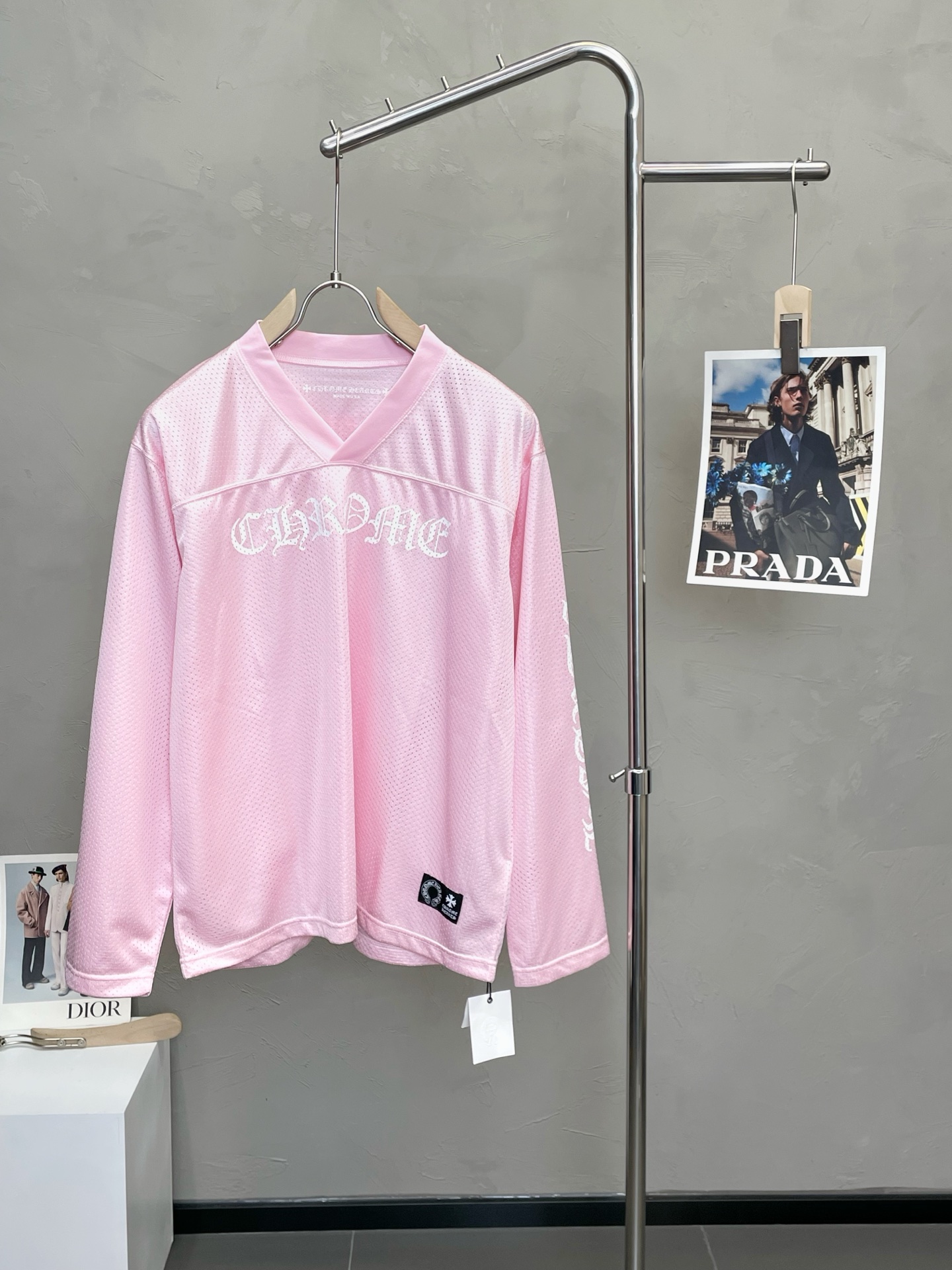 NO:573411,.Chrome Hearts is exclusively for new men's casual long-sleeved mesh V-neck spliced ​​tops. High-end customization. High version. Fashionable and versatile imported fabrics. Super soft and delicate feel. American street style. Quick-drying fabrics. Skin-friendly and comfortable to wear. High-end boutique. The upper body is finely made by the OEM. It is a must-have item for men. Size S-XL,,chrome hearts,chrome hearts,alexander wang19860909.Chrome hearts克罗心独家专供新款原单男士休闲长袖 网纱V领拼接上衣 高端定制 高版本 时尚百搭爆款进口面料 手感超柔软细腻 美式街头风格 速干面料 穿着亲肤舒适 高端精品 代工厂精细做上身非常赞 男士必备单品 码数S-XL,,chrome hearts,chrome hearts,alexander wang,Men's clothing