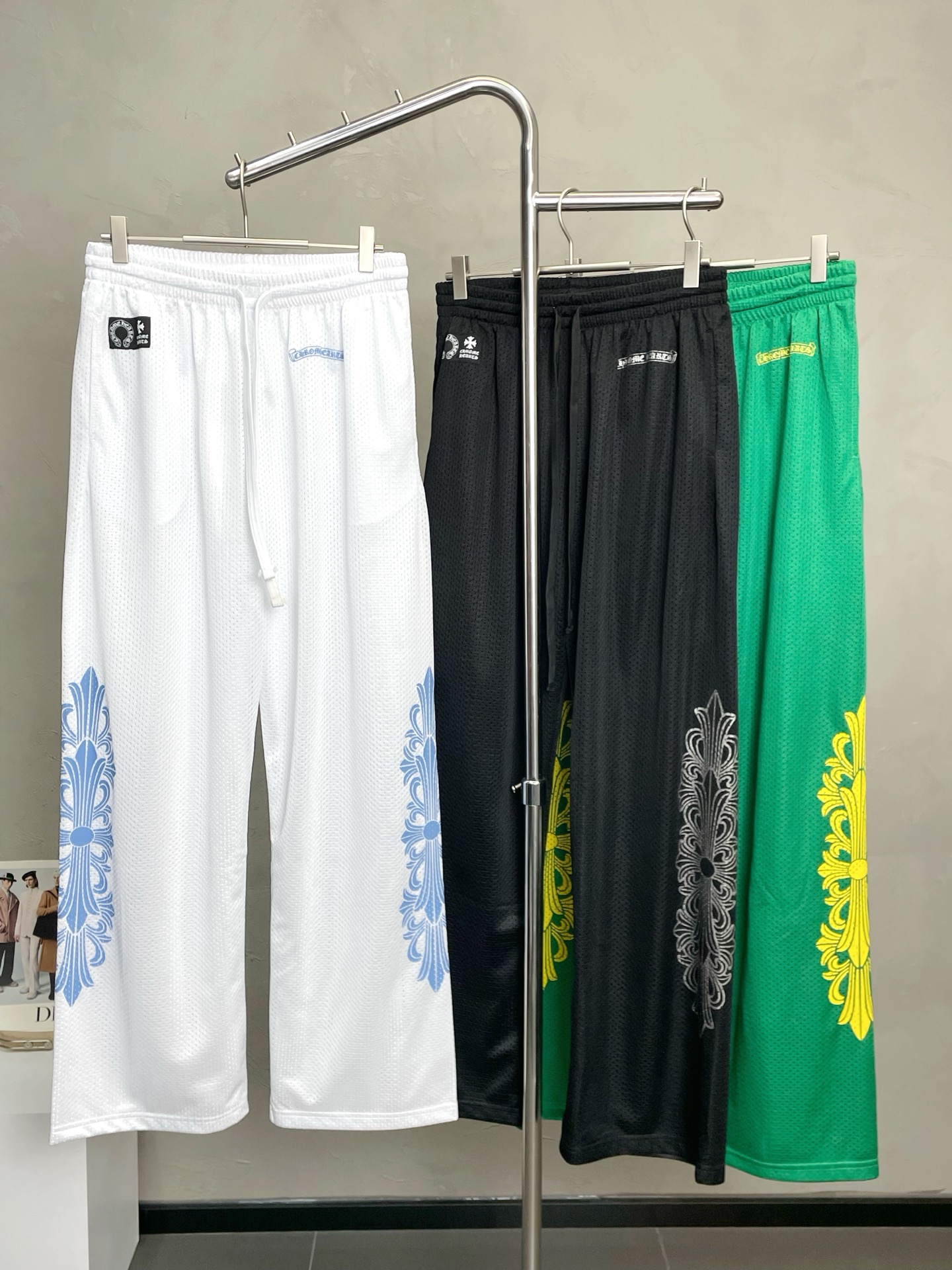 NO:573408,.Chrome Hearts exclusively offers new original men's casual pants, American street style mesh pants, high-end customization, high version, fashionable and versatile imported fabrics, super soft and delicate to the touch, quick-drying fabrics, skin-friendly and comfortable to wear, high-end boutique, the upper body is made with great precision by the OEM, men's essential items, size S.M.L,,chrome hearts,chrome hearts,alexander wang19860909.Chrome hearts克罗心独家专供新款原单男士休闲裤 美式街头风格网纱裤 高端定制 高版本 时尚百搭爆款进口面料 手感超柔软细腻 速干面料 穿着亲肤舒适 高端精品 代工厂精细做上身非常赞 男士必备单品 码数S.M.L,,chrome hearts,chrome hearts,alexander wang,Men's clothing