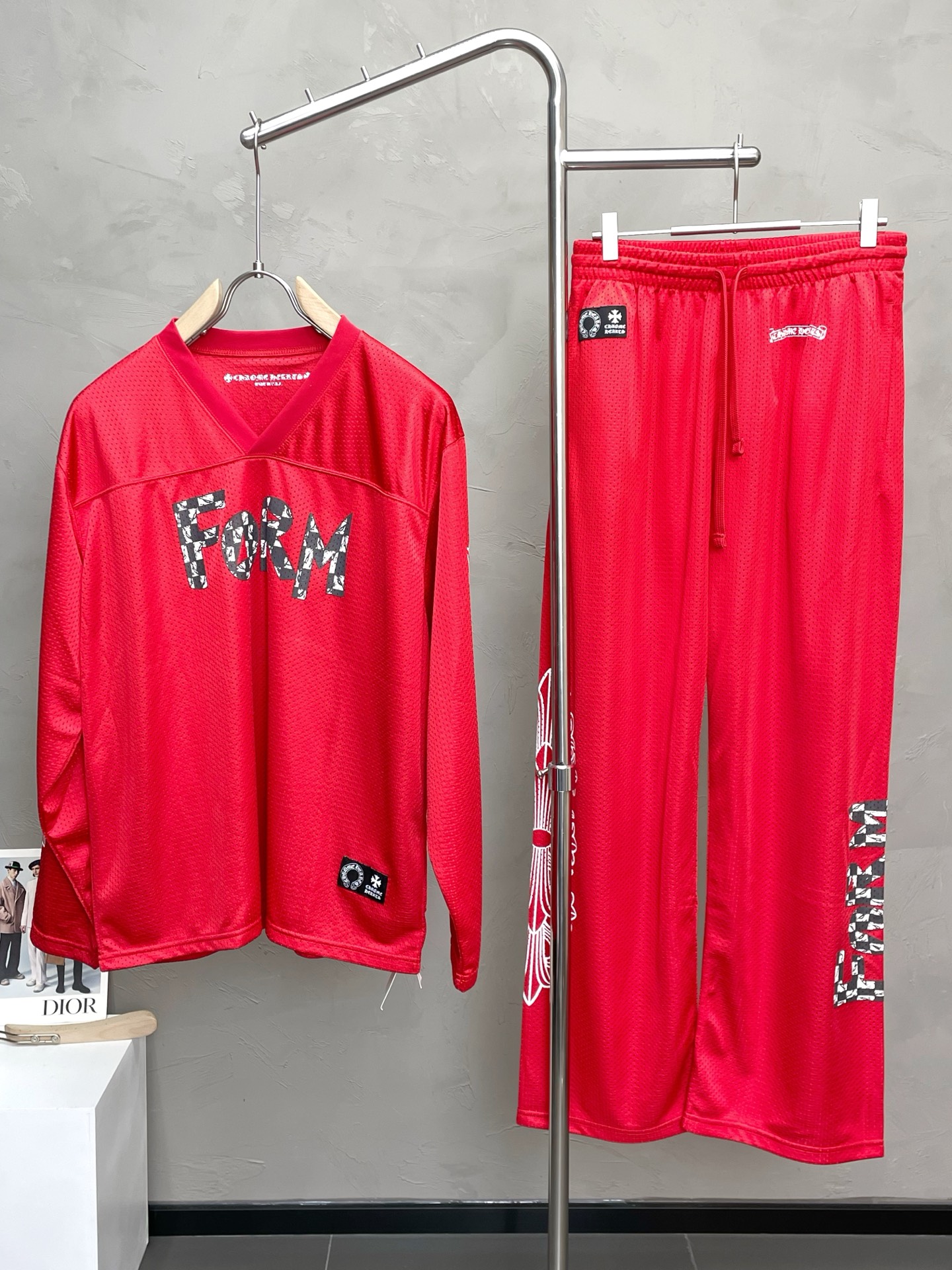 NO:573405,Tops and pants. Chrome Hearts exclusively provides new original men's casual suits. Mesh V-neck splicing tops and mesh pants. High-end customization. High version. Fashionable and versatile imported fabrics. Super soft and delicate feel. American street style. Quick-drying fabrics. Skin-friendly and comfortable to wear. High-end boutique. The upper body made by the OEM is very good. Men's must-have items. Tops S-XL, pants S.M.L,, chrome hearts, chrome hearts, alexander wang19860909上衣、裤.Chrome hearts克罗心独家专供新款原单男士休闲套装 网纱V领拼接上衣和网纱裤的搭配 高端定制 高版本 时尚百搭爆款进口面料 手感超柔软细腻 美式街头风格 速干面料 穿着亲肤舒适 高端精品 代工厂精细做上身非常赞 男士必备单品 上衣S-XL、裤子S.M.L,,chrome hearts,chrome hearts,alexander wang,Men's clothing