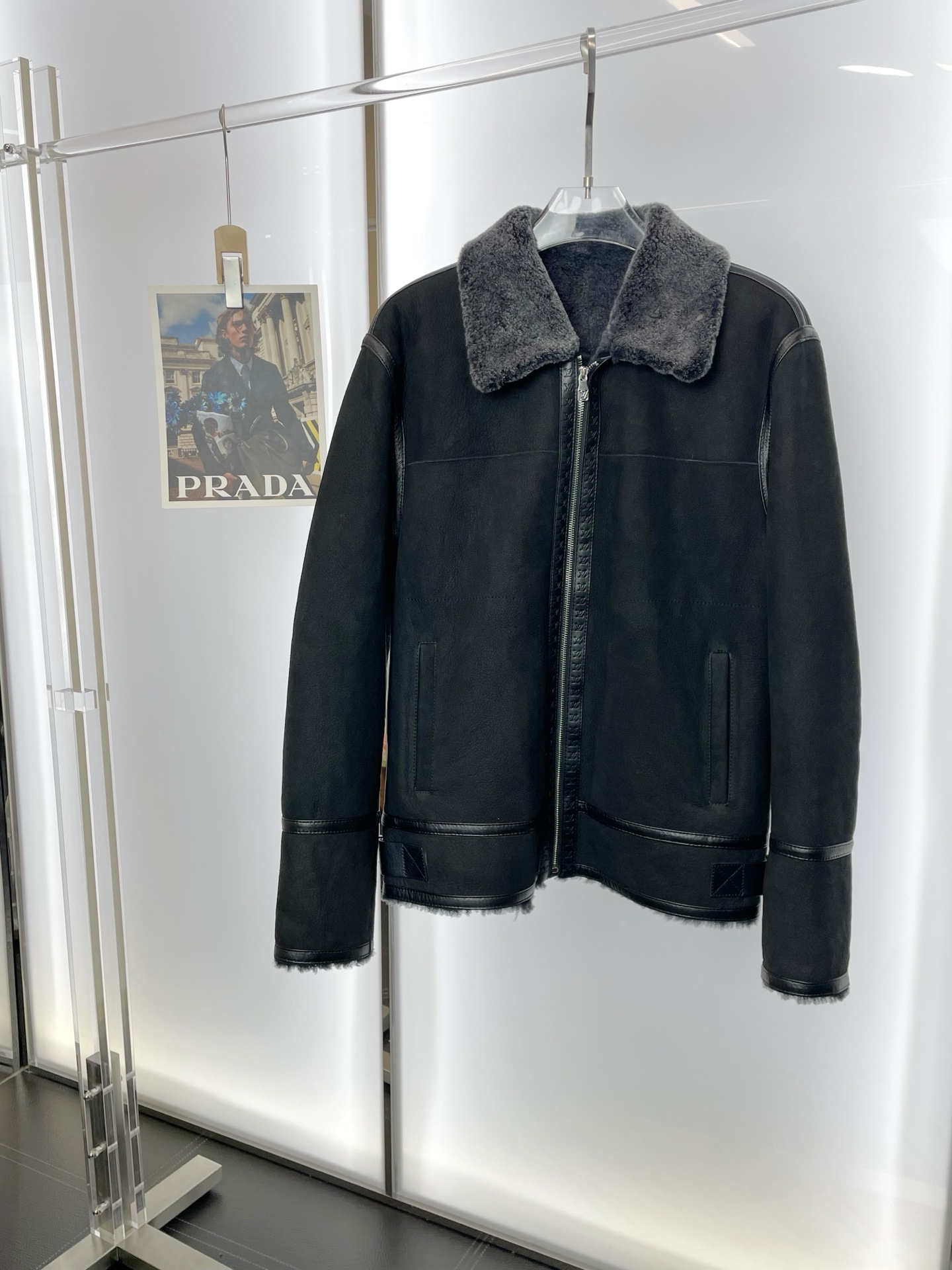 NO:573427,.Leather clothing - Louis Vuitton exclusively offers the latest leather clothing. Sheepskin long-sleeved zipper leather clothing. Leather clothing with classic design and stunning appearance. Imported leather and imported fabrics. The quality is impeccable. Quality control allows you to buy it directly. It is a high-end product that cannot be faulted! You can feel its powerful aura through the detailed pictures. It has a remarkable effect of gathering heat and keeping warm, so you don’t have to worry about getting a little chilly! Both fashionable and functional, the whole style looks more luxurious! Size M-3XL,,louis vuitton,louis vuitton,leather jacket,sheepskin,alexander wang19860909.皮衣- Louis Vuitton路易威登独家专供最新皮衣 羊皮长袖拉链皮衣 经典设计与颜值爆棚的皮衣 进口皮进口面料 品质更是无法挑剔品控可以直接入手,不容过错的高端臻品！通过细节图片便可感受到它强悍的气场,聚温保暖效果显著,完全不用担心会有一点寒意！时尚与功能性兼备,整款显得更加的奢华大气！ 尺码M-3XL,,louis vuitton,louis vuitton,leather jacket,sheepskin,alexander wang,Men's clothing