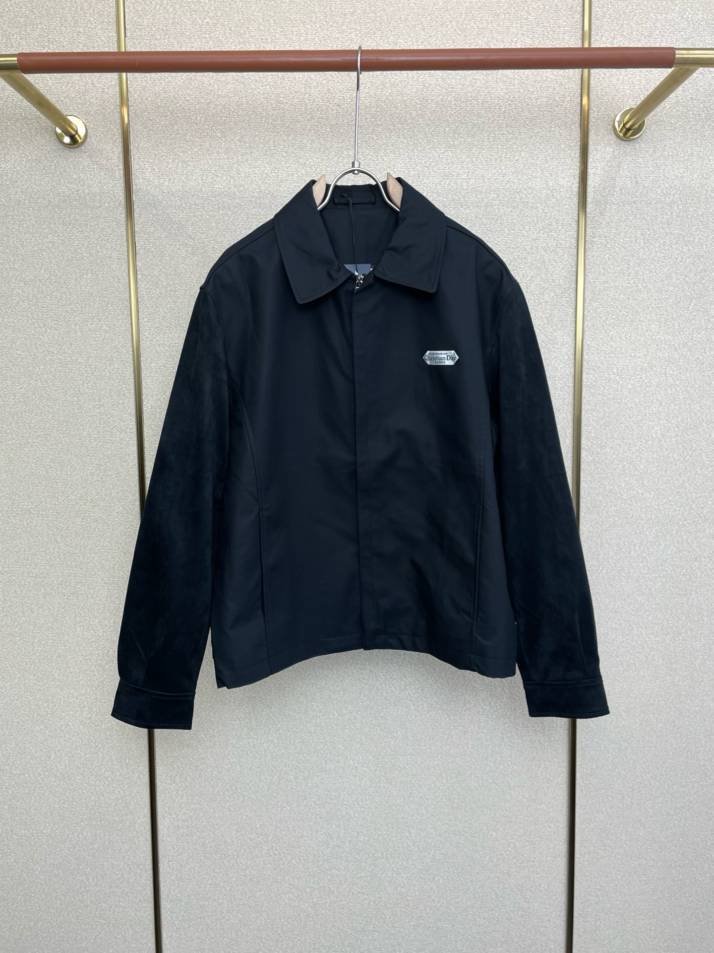 NO:598016,.Dior’s new style is a must-have!  New original men's casual jacket, suede lapel jacket, high-end customization, high-end version, fashionable and versatile, popular imported fabrics, super soft and delicate to the touch, skin-friendly and comfortable to wear, high-end boutique, the upper body is exquisitely made by the factory, a must-have item for men, complete with three standards, code number 46-52,, dior, dior, jackets & coats, jackets & coats, chamois leather, alexander wang19860909.Dior迪奥砸锅卖铁都要上的新款！新款原单男士休闲外套 麂皮绒翻领夹克 高端定制 高端版本 时尚百搭爆款进口面料 手感超柔软细腻 穿着亲肤舒适 高端精品 代工厂精细做上身非常赞 男士必备单品 三标齐全 码数46-52,,dior,dior,jackets & coats,jackets & coats,chamois leather,alexander wang,Men's clothing