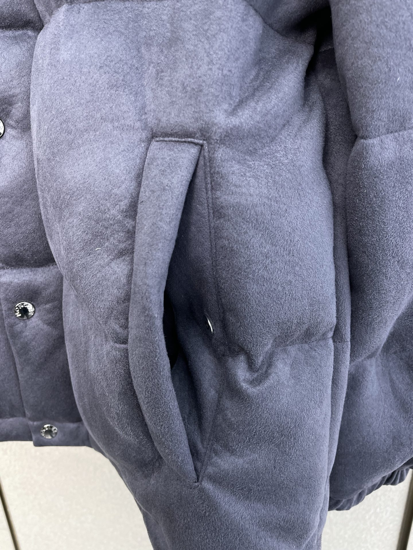 。羽绒服-Moncler蒙口💥独家专供秋冬新款高领连帽羽绒服。贸易公司渠道稀出，降温天气必备的保暖单品，