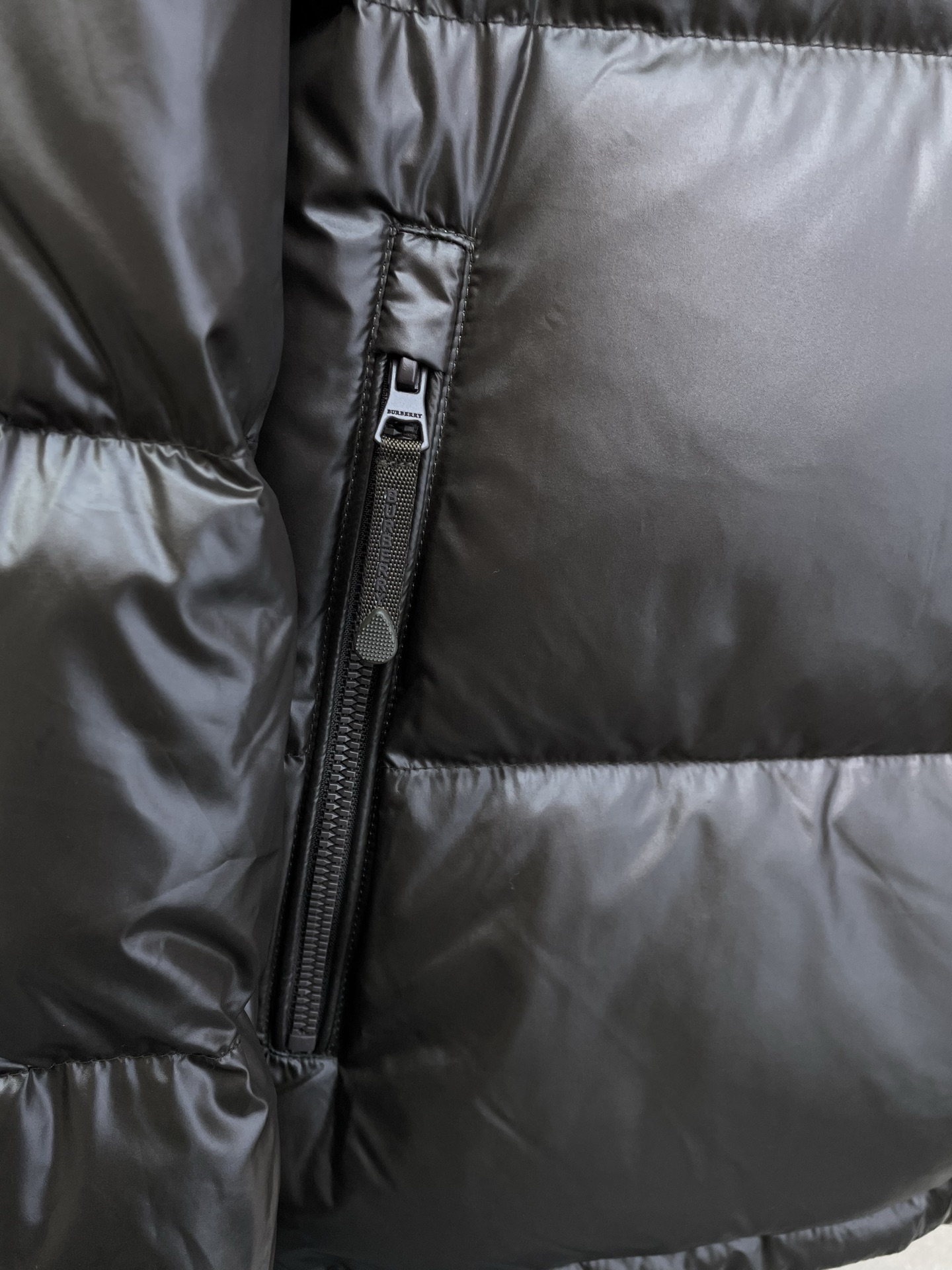 。羽绒服- Burberry巴宝莉💥独家专供秋冬新款高领连帽羽绒服 贸易公司渠道稀出，降温天气必备的保暖