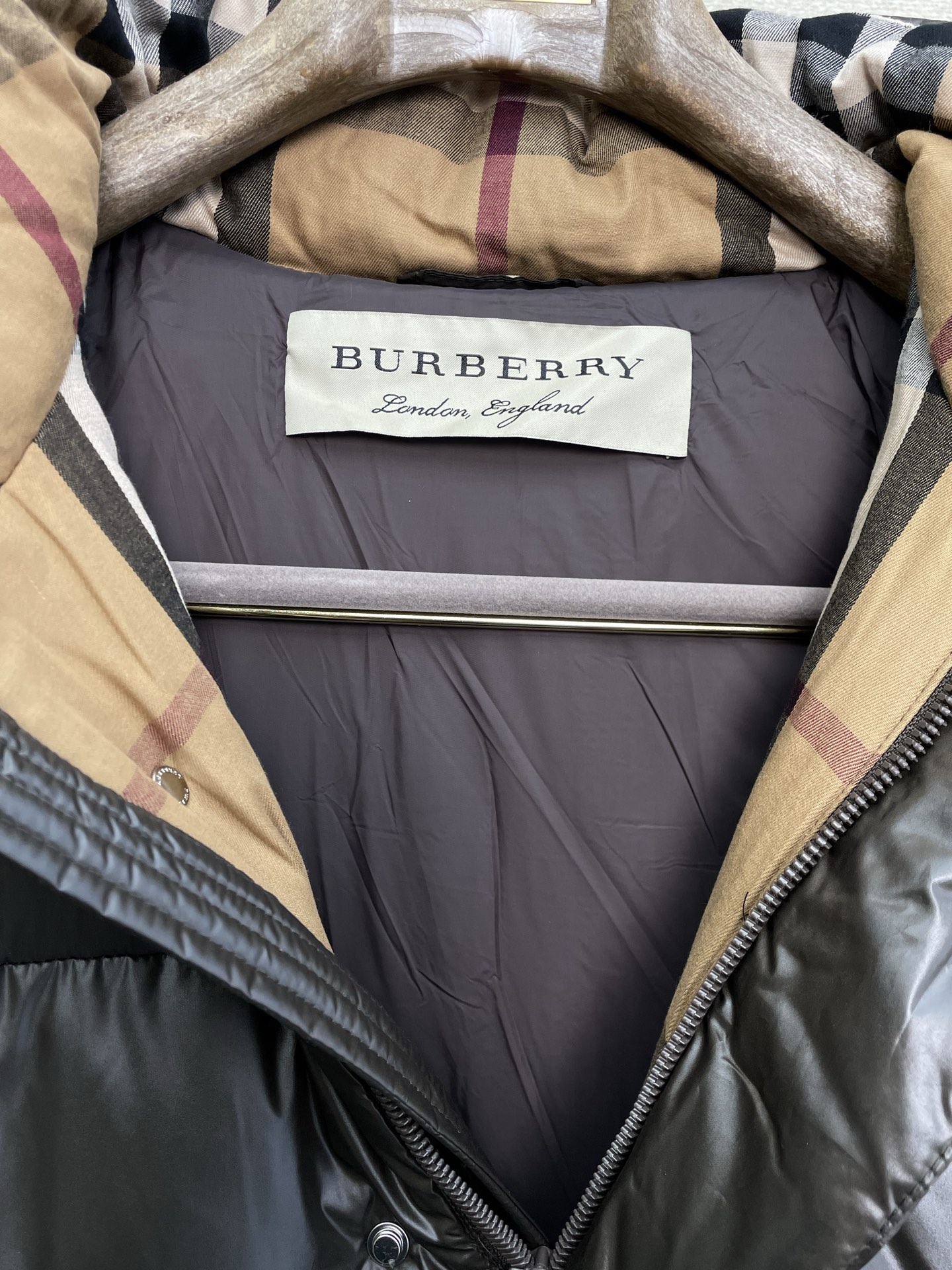 。羽绒服- Burberry巴宝莉💥独家专供秋冬新款高领连帽羽绒服 贸易公司渠道稀出，降温天气必备的保暖