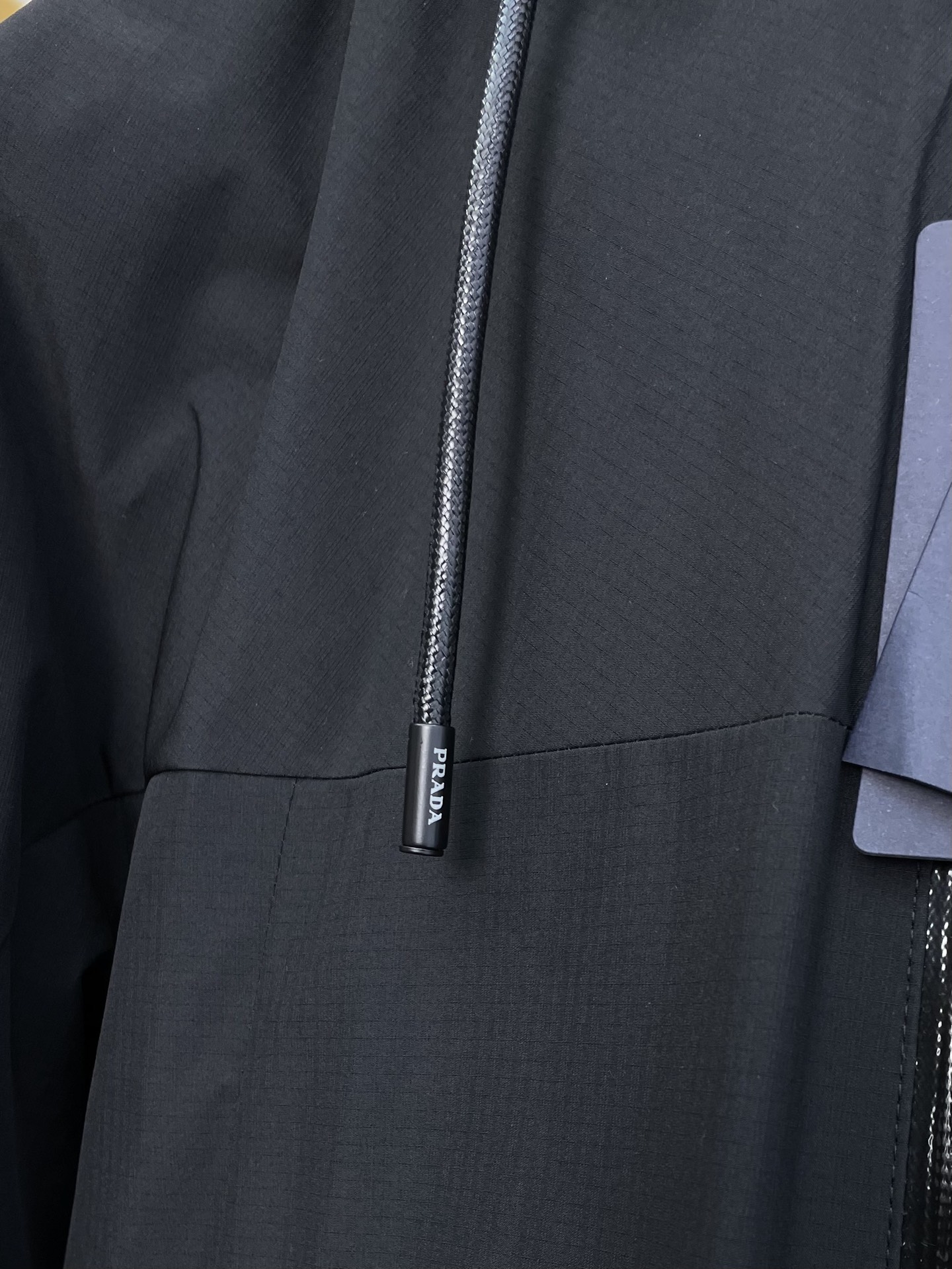 。羽绒服- Prada普拉达💥独家专供秋冬新款高领连帽羽绒服。贸易公司渠道稀出，降温天气必备的保暖单品，