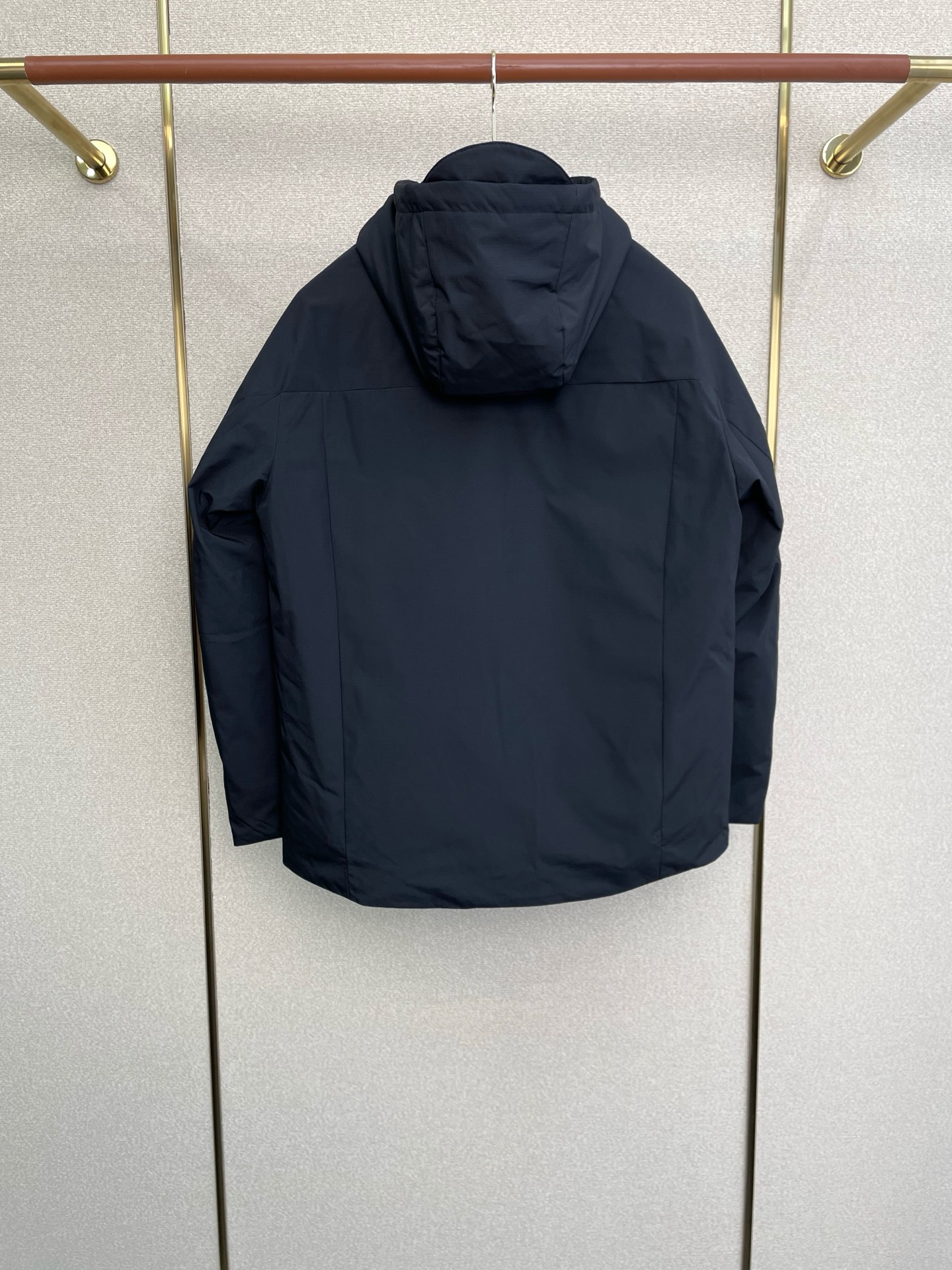 。羽绒服- Prada普拉达💥独家专供秋冬新款高领连帽羽绒服。贸易公司渠道稀出，降温天气必备的保暖单品，