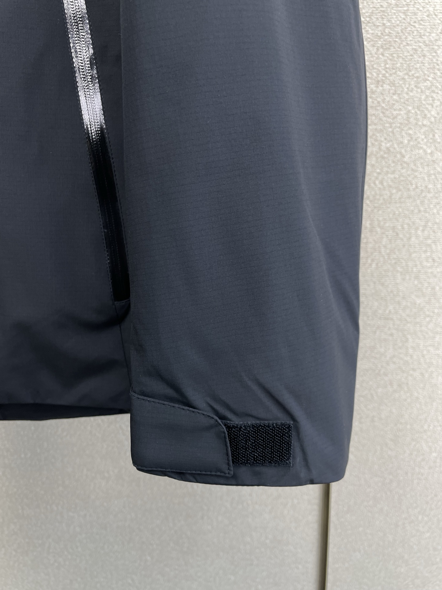 。羽绒服- Prada普拉达💥独家专供秋冬新款高领连帽羽绒服。贸易公司渠道稀出，降温天气必备的保暖单品，