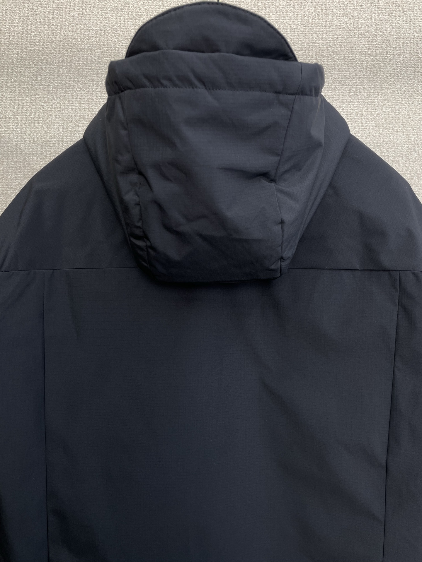 。羽绒服- Prada普拉达💥独家专供秋冬新款高领连帽羽绒服。贸易公司渠道稀出，降温天气必备的保暖单品，