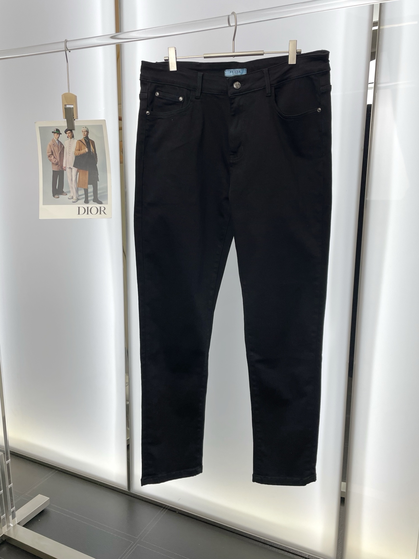 NO:598942,.Prada is a new model that will sell everything!  New high-end version of jeans!  Custom-made fabrics at the counter are highly breathable and comfortable, with impeccable details and brand element design concepts, reflecting high quality. It feels delicate and soft!  It presents a casual cut and the upper body shape is awesome!  Code number 29-38,,prada,prada,jeans,alexander wang19860909.Prada普拉达砸锅卖铁都要上的新款！新款牛仔裤高端版本！专柜定制面料 透气舒适度高,细节无可挑剔,品牌元素设计理念,体现高品质.手感细腻柔软！呈现休闲裁剪,上身版型超赞！码数29-38,,prada,prada,jeans,alexander wang,Men's clothing