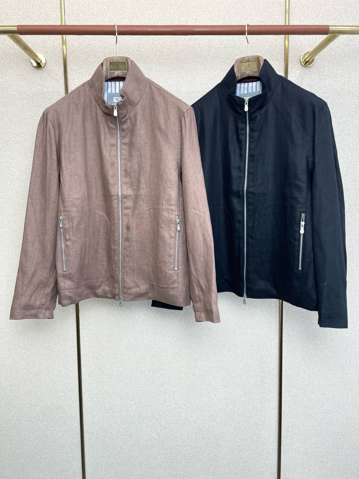 NO:607286,.BC-Brunello Cucineli Brunello Cucineli’s new style is a must-have!  New fashionable casual jacket. Imported original fabric, soft and comfortable, comfortable and breathable upper body, unique design style, whether worn alone or matched, it is a versatile item, highlighting the personality of young people, original hardware accessories, extremely high-grade, and the upper body is very handsome!  Size 48-56,,brunello cucinelli,jackets & coats,jackets & coats,alexander wang19860909.BC-Brunello Cucineli 布鲁内洛·库奇内利砸锅卖铁都要上的新款！新品时尚休闲夹克外套.进口原版面料,柔软舒适,上身舒适透气,独特设计风格,无论是单穿还是搭配,都是百搭单品,彰显了年轻人的个性,原版五金辅料,档次极高,上身帅气十足！码数48-56,,brunello cucinelli,jackets & coats,jackets & coats,alexander wang,Men's clothing