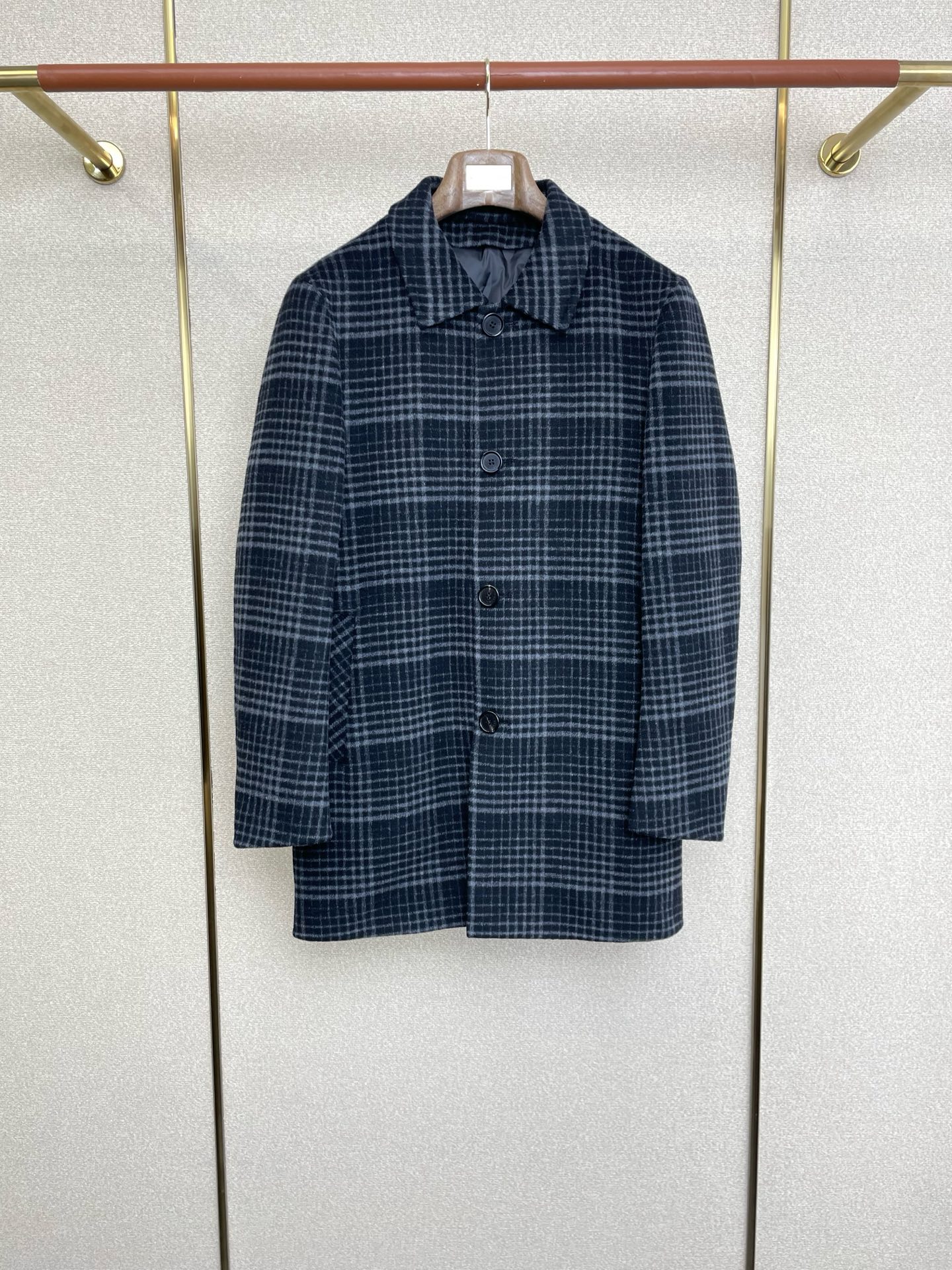 NO:607343,.Mid-length coat-ZEGNA Zegna’s new style that everyone will buy!  New original men's lambswool coat available exclusively through channels. High-end goods with detachable lining and down vest. Cold-proof and warm. Official website counter synchronization. Simple, classic and popular style. Simple, neat and refreshing for business. The quality workmanship details can withstand any form of inspection. It is definitely produced by a major factory. It presents a brand new look and gives you a unique upper body experience!  All have gone through a strict selection process, original custom-made buttons, simple, elegant and versatile styles. The upper body is elegant and handsome, giving you a brand new sense of sight!  The quality is incomparable, the details are in place, the upper body is not picky, it is a must-have for your own use. Size M-3XL, zegna, down jacket, alexander wang19860909.中长款大衣-ZEGNA杰尼亚砸锅卖铁都要上的新款！新款原单男士羊羔绒大衣渠道特供 高端货内胆羽绒马甲可拆卸设计 防寒保暖 官网柜台同步 简约经典大爆款.简洁利落又清爽商务,品质做工细节经得起任何形式检验,绝对大厂代工出品 呈现一种焕然一新,赋予你与众不同的上身体验！均经过严格的挑选工序,原版定制纽扣,简约大方百搭款 上身优雅帅气,焕然一新的即视感！品相无敌,细节都很到位,上身不挑人,必入的自留款.码数M-3XL,,zegna,down jacket,alexander wang,Men's clothing