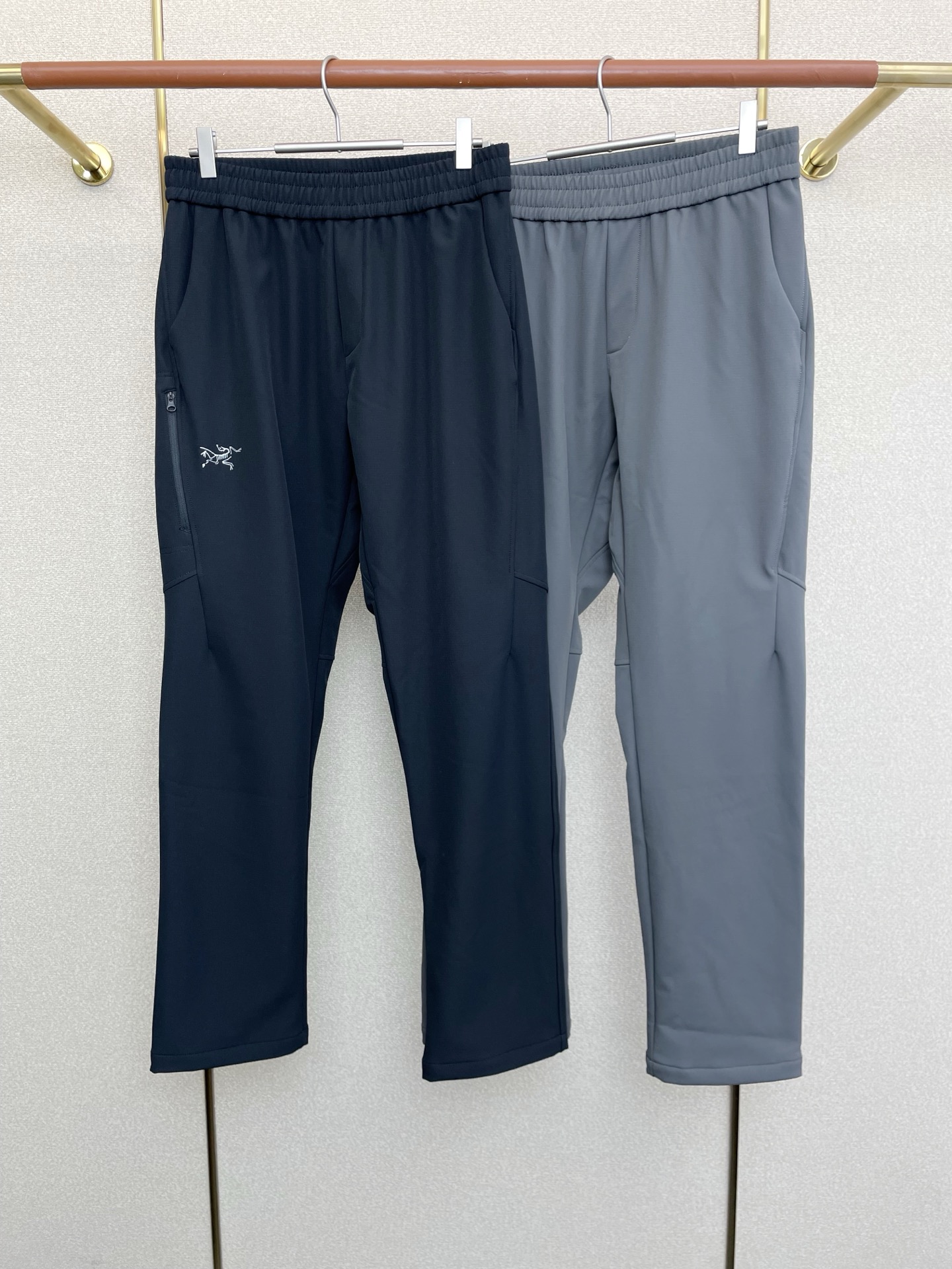 NO:607288,.Arc’teryx is a new model that everyone will buy!  New casual pants high-end version!  The lining is made of velvet counter-customized fabric with high breathability and comfort, impeccable details, brand element design concept, reflecting high quality. It feels delicate and soft!  It presents a casual cut and the upper body shape is awesome!  Size M-4XL,arc'teryx,alexander wang19860909.Arc’teryx始祖鸟砸锅卖铁都要上的新款！新款休闲裤 高端版本！内里加绒专柜定制面料 透气舒适度高,细节无可挑剔,品牌元素设计理念,体现高品质.手感细腻柔软！呈现休闲裁剪,上身版型超赞！码数M-4XL,arc'teryx,alexander wang,Men's clothing