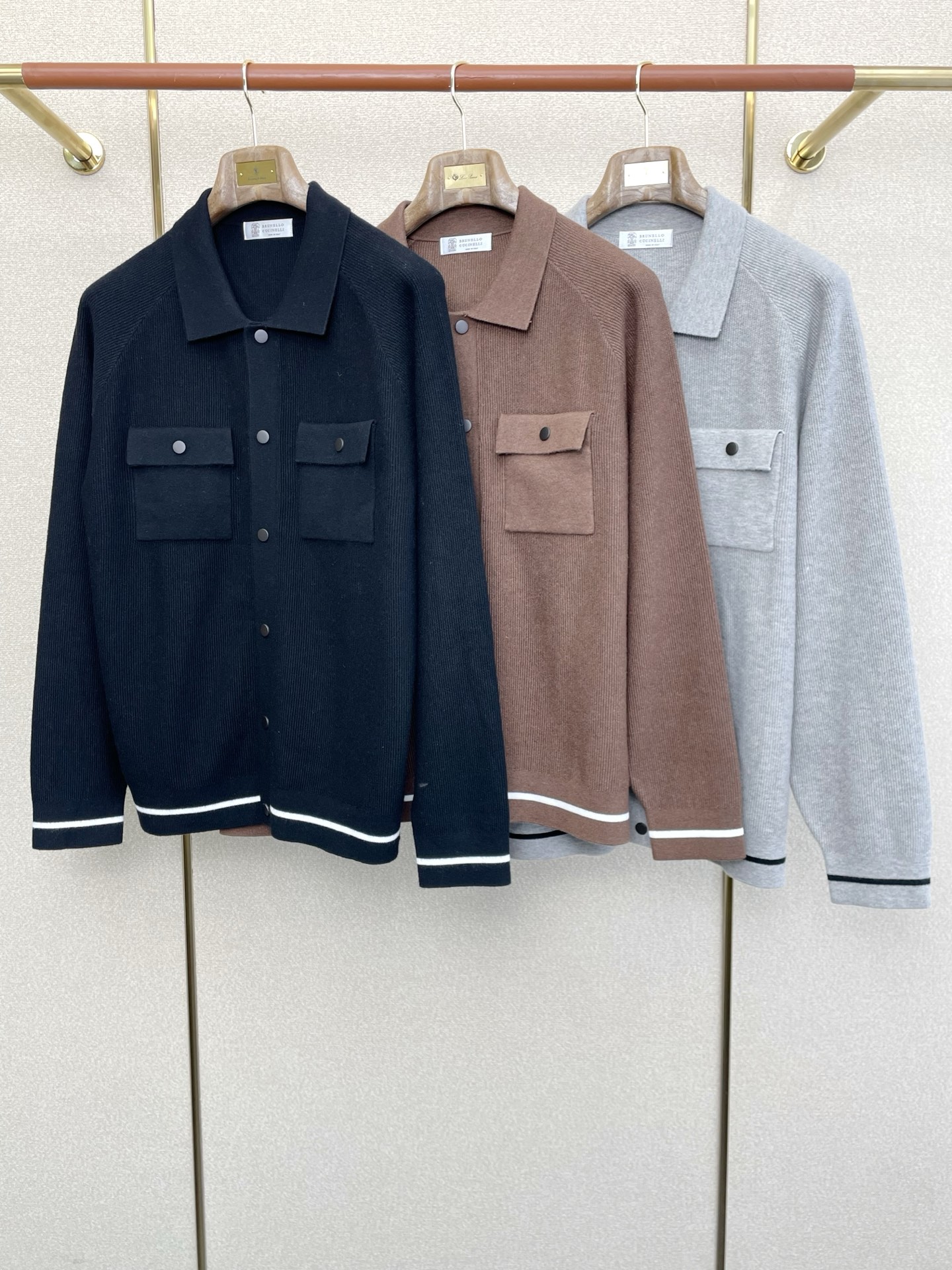 NO:607291,.BC-Brunello Cucinali Brunello Cucinelli’s new model is a must-have!  New original men's casual sweater, high-end customization, high-end version, fashionable and versatile, popular imported fabrics, super soft and delicate to the touch, skin-friendly and comfortable to wear, high-end boutique, the upper body is exquisitely made by the factory, a must-have item for men, complete with three standards, size M-3XL, brunello cucinelli, sweaters, alexander wang19860909.BC-Brunello Cucinali布鲁内洛·库奇内利砸锅卖铁都要上的新款！新款原单男士休闲毛衣 高端定制 高端版本 时尚百搭爆款进口面料 手感超柔软细腻 穿着亲肤舒适 高端精品 代工厂精细做上身非常赞 男士必备单品 三标齐全 码数M-3XL,,brunello cucinelli,sweaters,alexander wang,Men's clothing