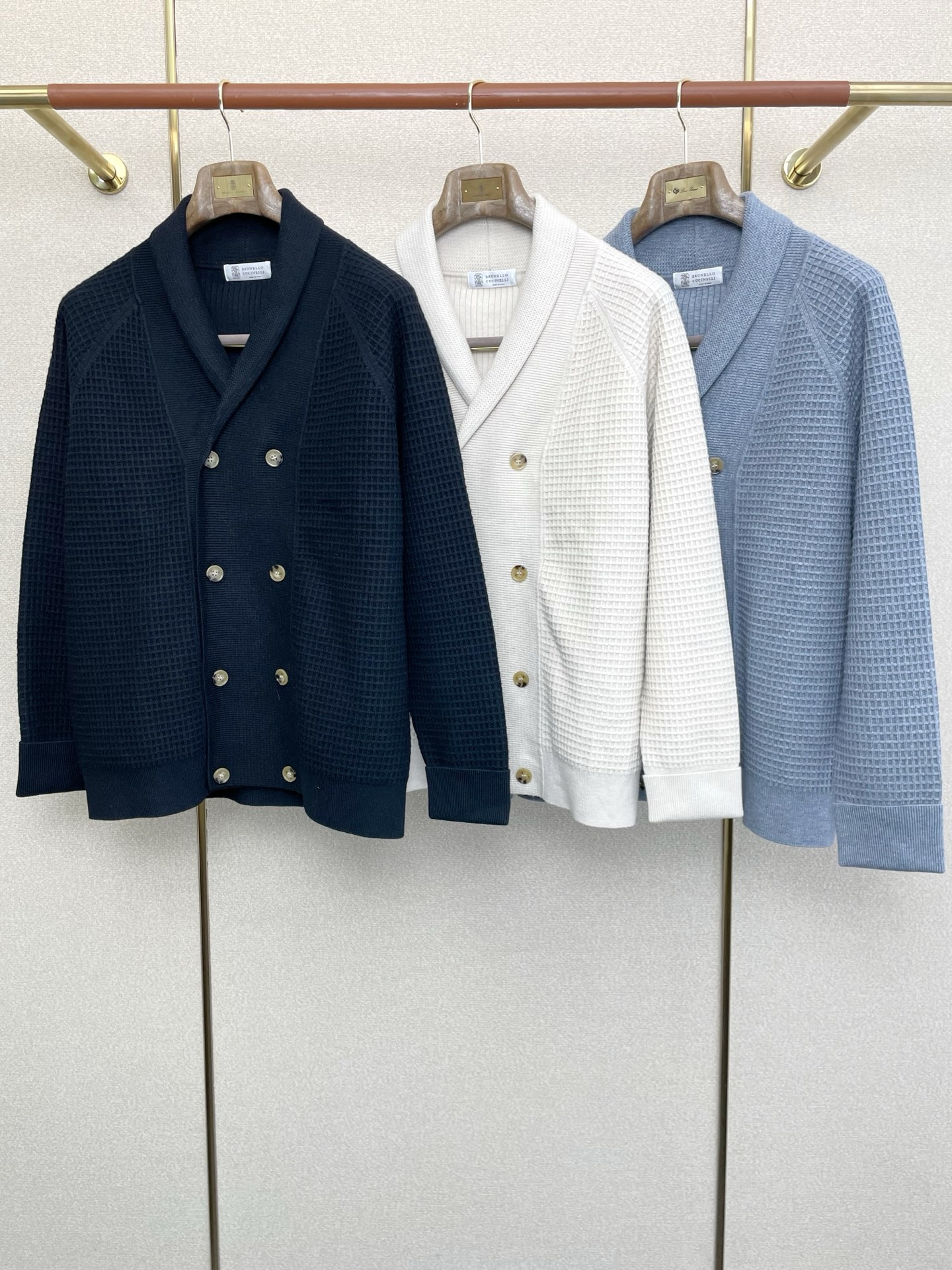 NO:607301,.BC-Brunello Cucinali Brunello Cucinelli’s new model is a must-have!  New original men's casual sweater, high-end customization, high-end version, fashionable and versatile, popular imported fabrics, super soft and delicate to the touch, skin-friendly and comfortable to wear, high-end boutique, the upper body is exquisitely made by the factory, a must-have item for men, complete with three standards, size M-3XL, brunello cucinelli, sweaters, alexander wang19860909.BC-Brunello Cucinali布鲁内洛·库奇内利砸锅卖铁都要上的新款！新款原单男士休闲毛衣 高端定制 高端版本 时尚百搭爆款进口面料 手感超柔软细腻 穿着亲肤舒适 高端精品 代工厂精细做上身非常赞 男士必备单品 三标齐全 码数M-3XL,,brunello cucinelli,sweaters,alexander wang,Men's clothing