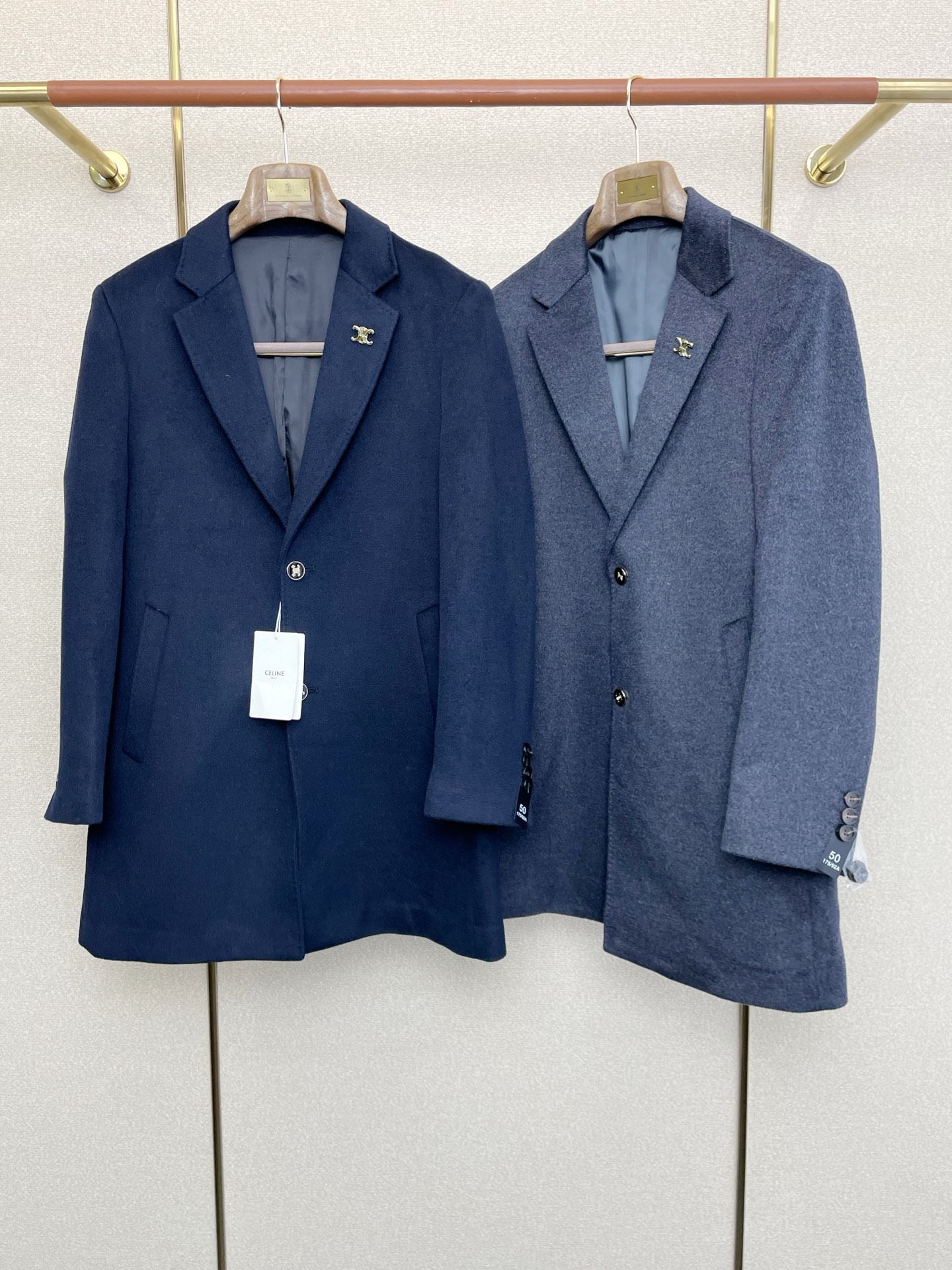 NO:607353,.Mid-length coat-CELINE’s new style that everyone will buy!  The new original men's wool double-sided woolen coat, long woolen coat, is available exclusively at the channel. The high-end goods are synchronized with the official website counter. Simple and classic, popular style. Simple, neat and refreshing business, the quality workmanship details can withstand any form of inspection, definitely produced by a major factory, presenting a brand new look, giving you a unique upper body experience!  All have gone through a strict selection process, original custom-made buttons, simple, elegant and versatile styles. The upper body is elegant and handsome, giving you a brand new sense of sight!  The appearance is incomparable, the details are in place, the upper body is not picky, it is a must-have for your own use. The code number is 46-56,,celine,celine,jackets & coats,alexander wang19860909.中长款大衣-CELINE赛琳砸锅卖铁都要上的新款！新款原单男士羊毛双面呢大衣长款毛呢外套渠道特供 高端货官网柜台同步 简约经典大爆款.简洁利落又清爽商务,品质做工细节经得起任何形式检验,绝对大厂代工出品 呈现一种焕然一新,赋予你与众不同的上身体验！均经过严格的挑选工序,原版定制纽扣,简约大方百搭款 上身优雅帅气,焕然一新的即视感！品相无敌,细节都很到位,上身不挑人,必入的自留款.码数46-56,,celine,celine,jackets & coats,alexander wang,Men's clothing