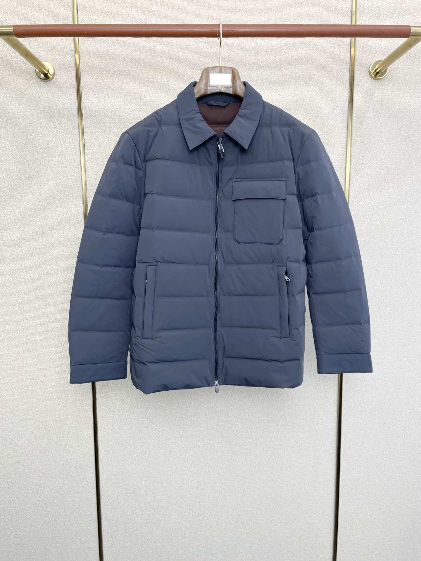 NO:607313,.Down Jacket-ZEGNA Zegna’s new style that everyone will buy! The latest fashionable down jackets. Jackets with classic design and great looks. The quality is impeccable and quality control allows you to buy it directly. It is a high-end product that cannot be faulted! You can feel its powerful aura through the detailed pictures. It has a remarkable effect of gathering heat and keeping warm, so you don’t have to worry about getting a little chilly! Both fashionable and functional, the whole style looks more luxurious! Size S-2XL,,zegna,jackets & coats,down jacket,alexander wang19860909.羽绒服-ZEGNA杰尼亚砸锅卖铁都要上的新款！最新时尚羽绒服.经典设计感与颜值爆棚的外套,品质更是无法挑剔品控可以直接入手,不容过错的高端臻品！通过细节图片便可感受到它强悍的气场,聚温保暖效果显著,完全不用担心会有一点寒意！时尚与功能性兼备,整款显得更加的奢华大气！ 尺码S-2XL,,zegna,jackets & coats,down jacket,alexander wang,Men's clothing