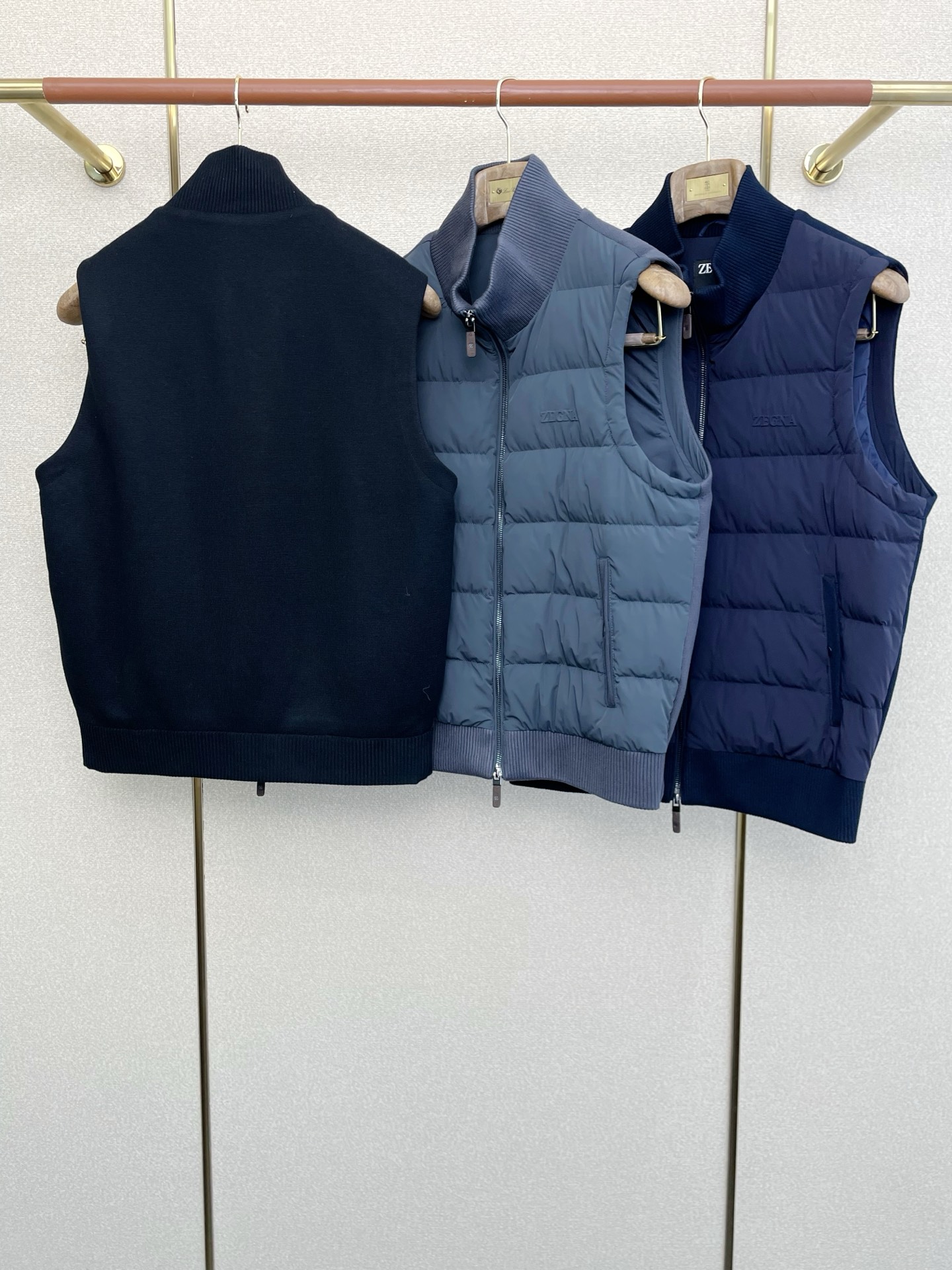 。羽绒服-ZEGNA杰尼亚💥砸锅卖铁都要上的新款！最新时尚羽绒马甲，经典设计感与颜值爆棚的外套，品质更是