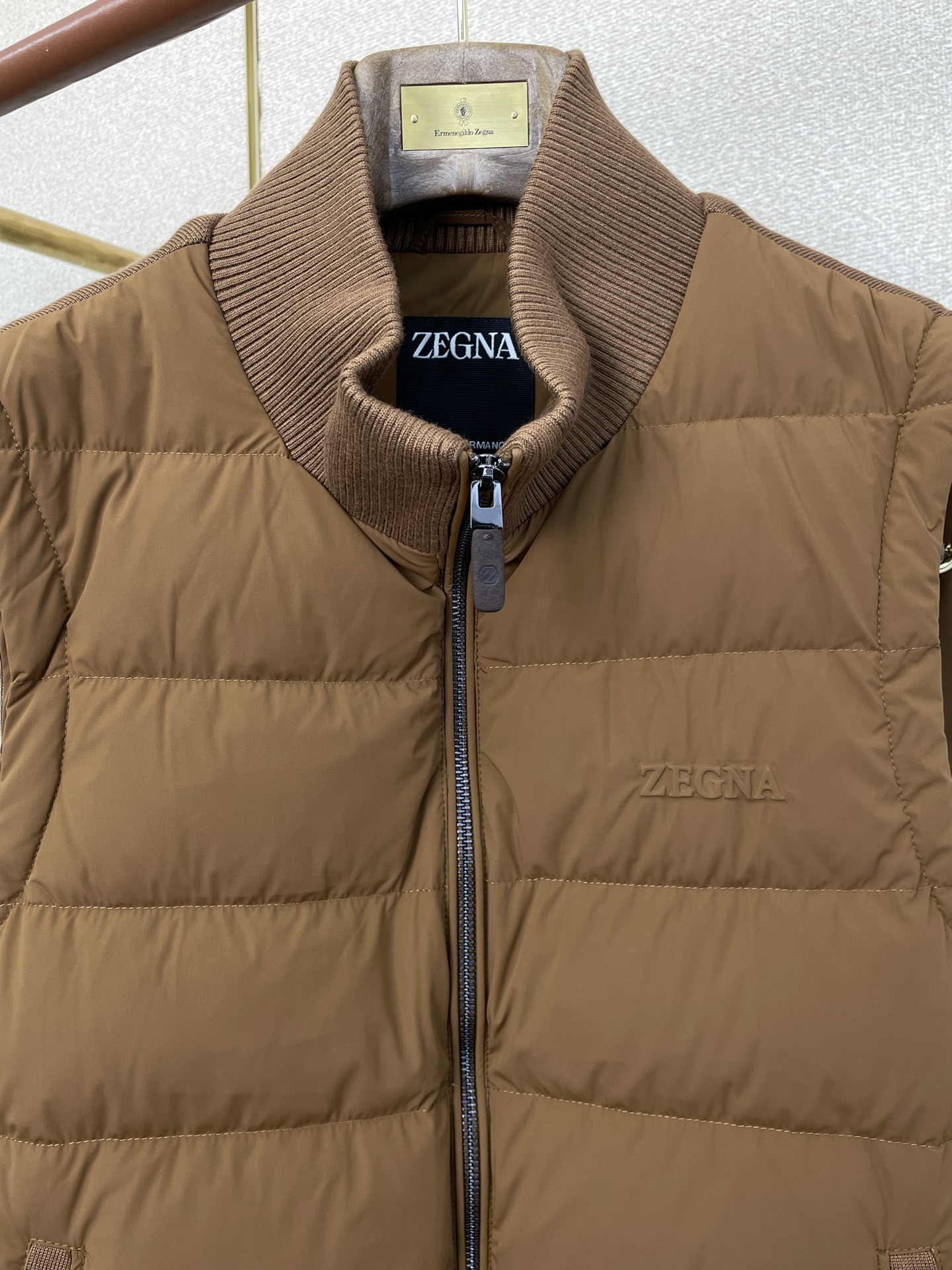 。羽绒服-ZEGNA杰尼亚💥砸锅卖铁都要上的新款！最新时尚羽绒马甲，经典设计感与颜值爆棚的外套，品质更是