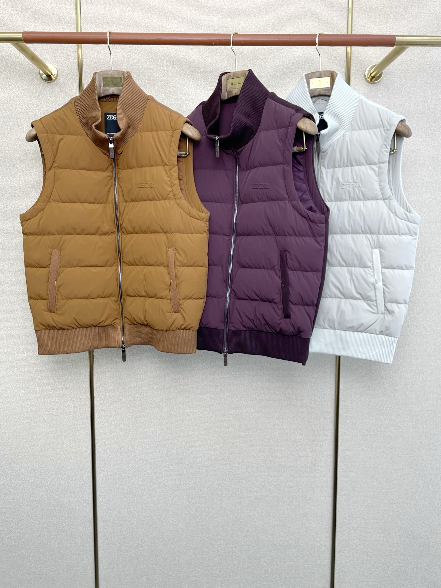 。羽绒服-ZEGNA杰尼亚💥砸锅卖铁都要上的新款！最新时尚羽绒马甲，经典设计感与颜值爆棚的外套，品质更是