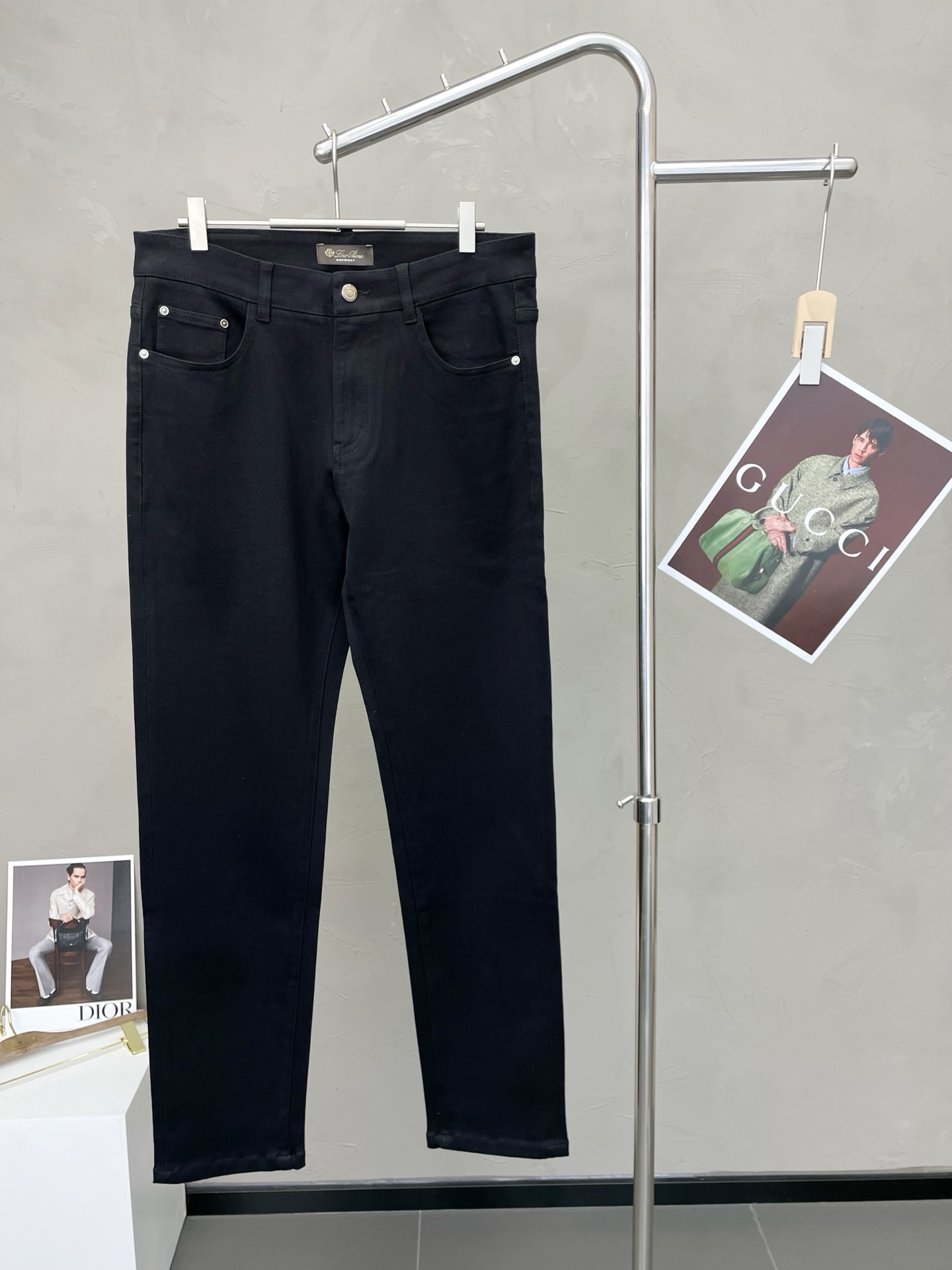 NO:601878,.LP-Loro Piana exclusively provides new high-end versions of casual jeans, counter-customized fabrics, high breathability and comfort, impeccable details, brand element design concept, reflecting high quality. It feels delicate and soft!  It presents a casual cut and the upper body shape is awesome!  Code number 29-36,,loro piana,loro piana,jeans,alexander wang19860909.LP-Loro Piana诺悠翩雅独家专供新款 休闲牛仔裤高端版本 专柜定制面料 透气舒适度高,细节无可挑剔,品牌元素设计理念,体现高品质.手感细腻柔软！呈现休闲裁剪,上身版型超赞！码数29-36,,loro piana,loro piana,jeans,alexander wang,Men's clothing