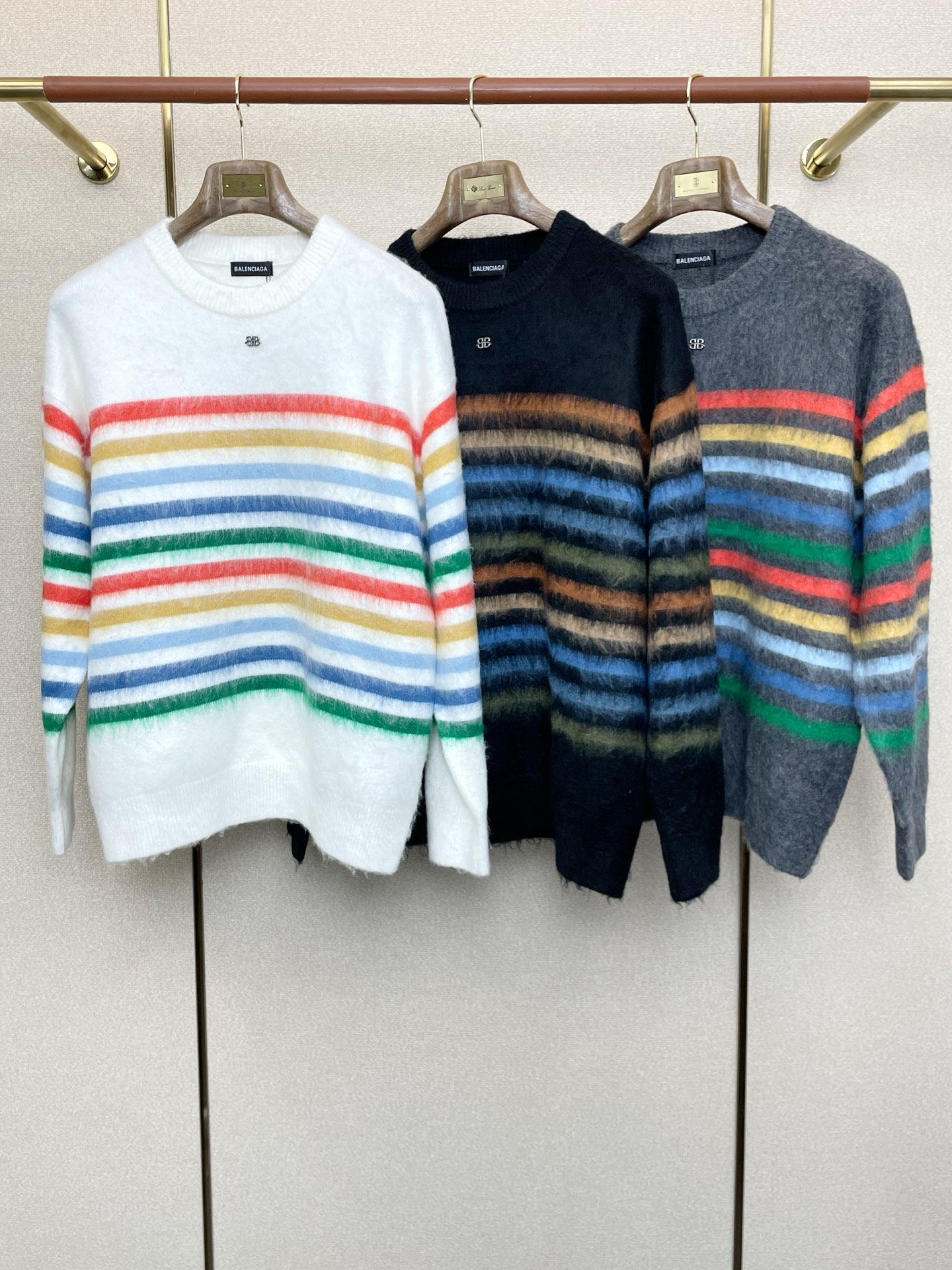 NO:609778,.Balenciaga’s new style is a must-have!  New original men's casual sweater jacket, high-end customization, high-end version, fashionable and versatile imported fabrics, super soft and delicate to the touch, warm and comfortable, soft and delicate, skin-friendly and comfortable to wear, high-end boutique, the upper body is exquisitely made by the factory, a must-have item for men, complete with three standards, size S-2XL (European version),,balenciaga,balenciaga,jackets & coats,sweaters,alexander wang19860909.Balenciaga巴黎世家砸锅卖铁都要上的新款！新款原单男士休闲毛衣外套 高端定制 高端版本 时尚百搭爆款进口面料 手感超柔软细腻 保暖舒适 柔软细腻 穿着亲肤舒适 高端精品 代工厂精细做上身非常赞 男士必备单品 三标齐全 码数S-2XL（欧版）,,balenciaga,balenciaga,jackets & coats,sweaters,alexander wang,Men's clothing