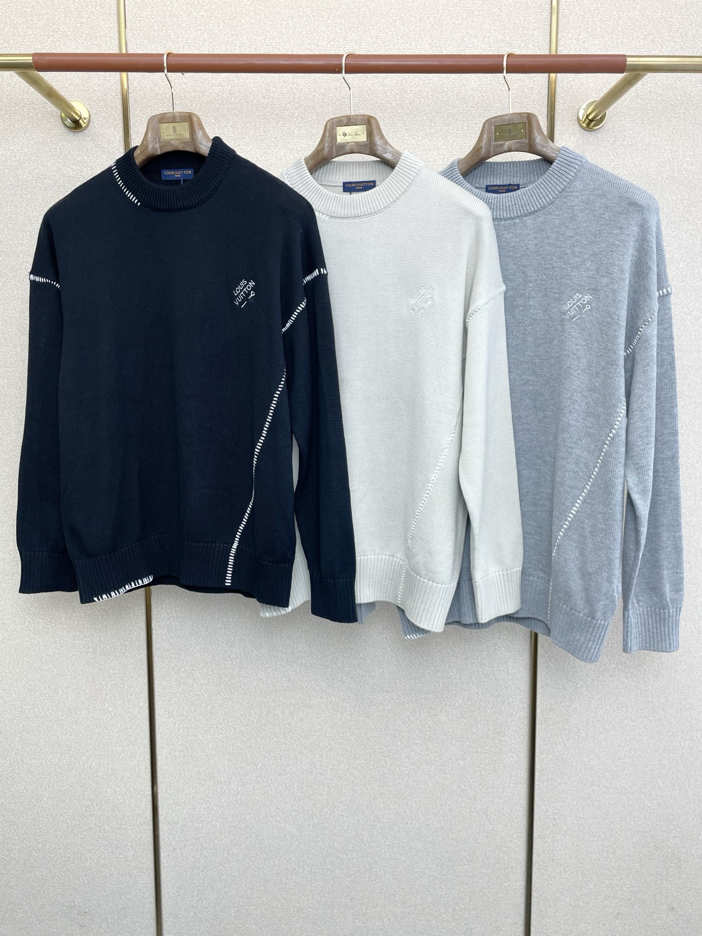 NO:609770,.Louis Vuitton Louis Vuitton’s new style is a must-have!  New original men's casual sweater jacket, high-end customization, high-end version, fashionable and versatile imported fabrics, super soft and delicate to the touch, warm and comfortable, soft and delicate, skin-friendly and comfortable to wear, high-end boutique, the upper body is exquisitely made by the factory, a must-have item for men, complete with three standards, size S-2XL (European version),, louis vuitton, louis vuitton, jackets & coats, sweaters, alexander wang19860909.Louis Vuitton路易威登砸锅卖铁都要上的新款！新款原单男士休闲毛衣外套 高端定制 高端版本 时尚百搭爆款进口面料 手感超柔软细腻 保暖舒适 柔软细腻 穿着亲肤舒适 高端精品 代工厂精细做上身非常赞 男士必备单品 三标齐全 码数S-2XL（欧版）,,louis vuitton,louis vuitton,jackets & coats,sweaters,alexander wang,Men's clothing