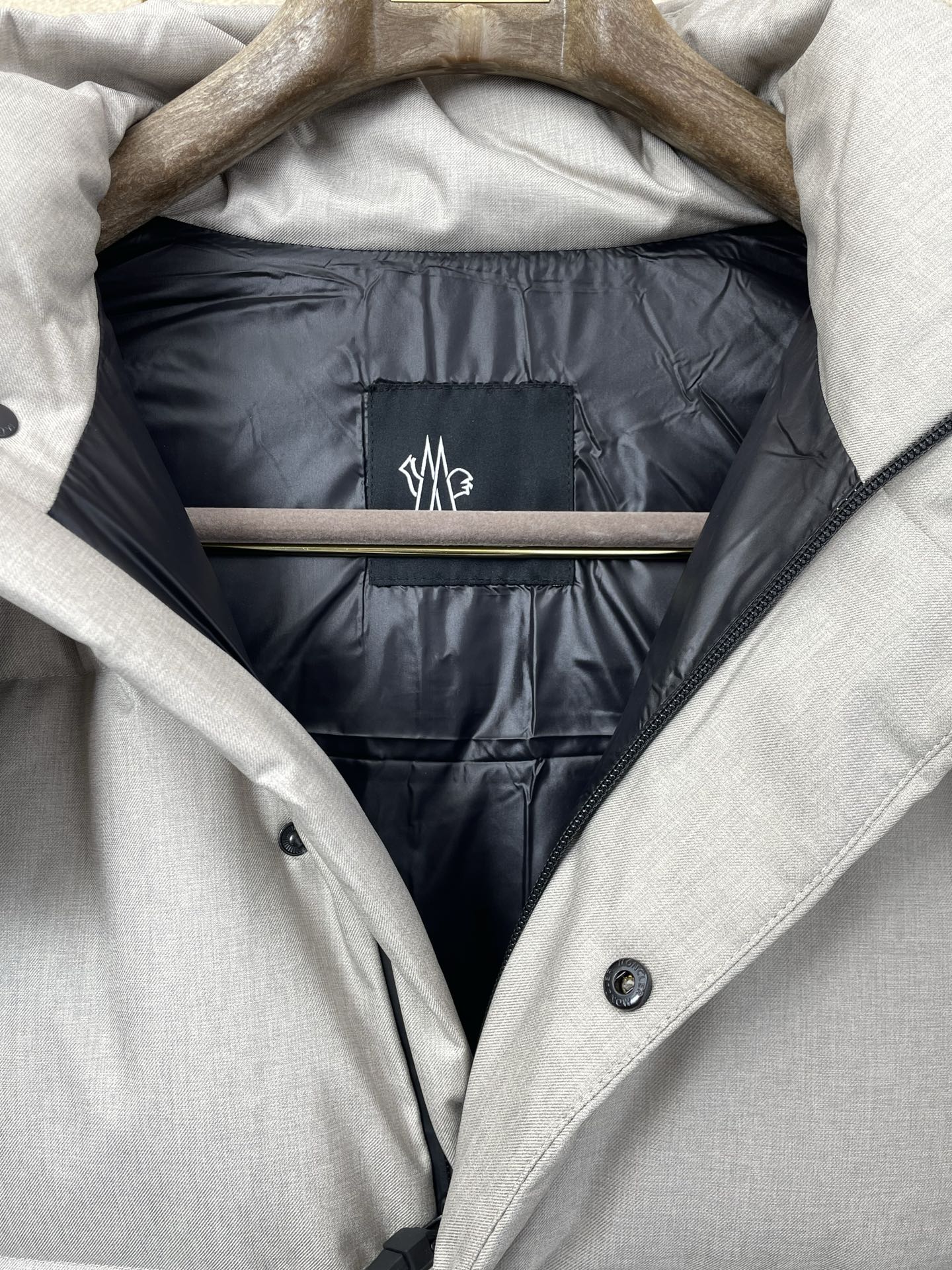 。羽绒服- Moncler蒙口💥砸锅卖铁都要上的新款！新款羽绒服 贸易公司渠道稀出，降温天气必备的保暖单