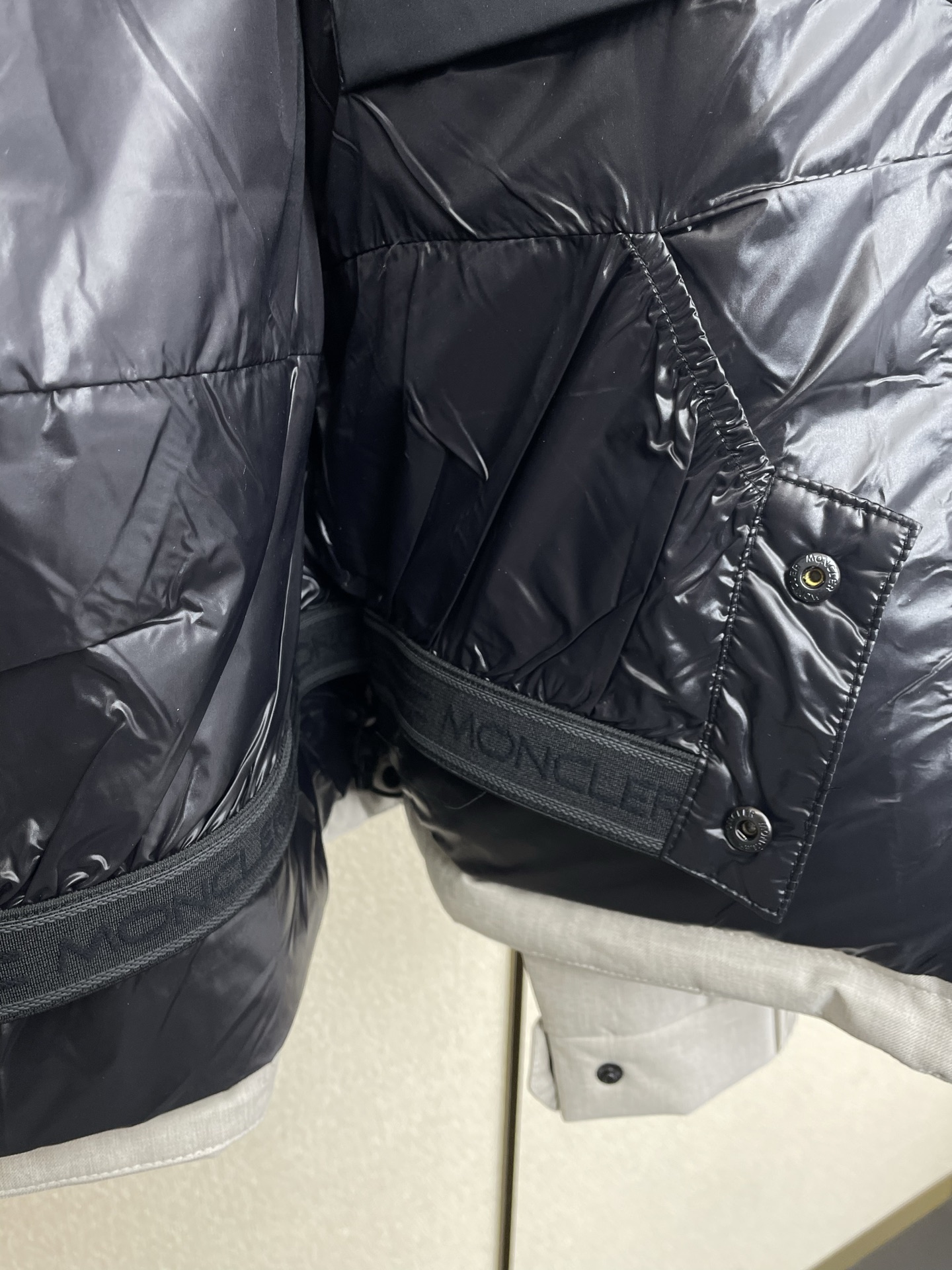 。羽绒服- Moncler蒙口💥砸锅卖铁都要上的新款！新款羽绒服 贸易公司渠道稀出，降温天气必备的保暖单