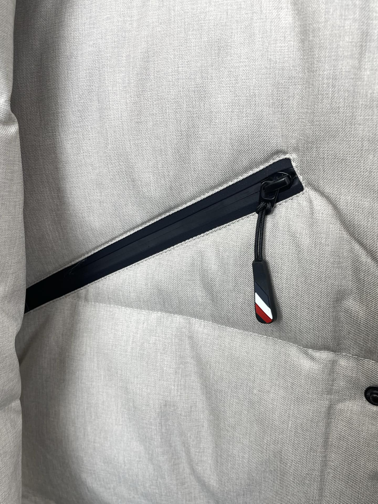 。羽绒服- Moncler蒙口💥砸锅卖铁都要上的新款！新款羽绒服 贸易公司渠道稀出，降温天气必备的保暖单