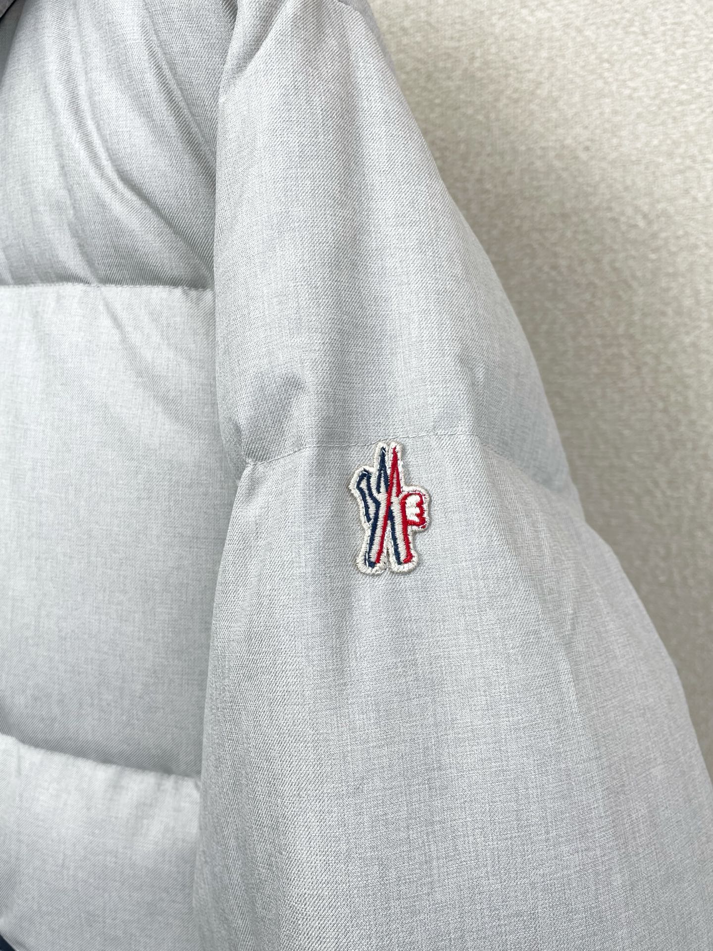 。羽绒服- Moncler蒙口💥砸锅卖铁都要上的新款！新款羽绒服 贸易公司渠道稀出，降温天气必备的保暖单