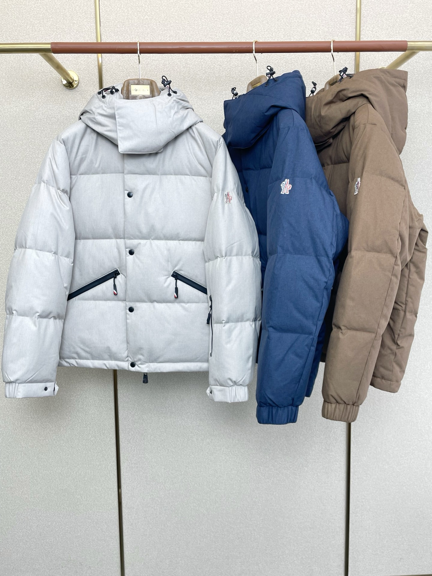 。羽绒服- Moncler蒙口💥砸锅卖铁都要上的新款！新款羽绒服 贸易公司渠道稀出，降温天气必备的保暖单