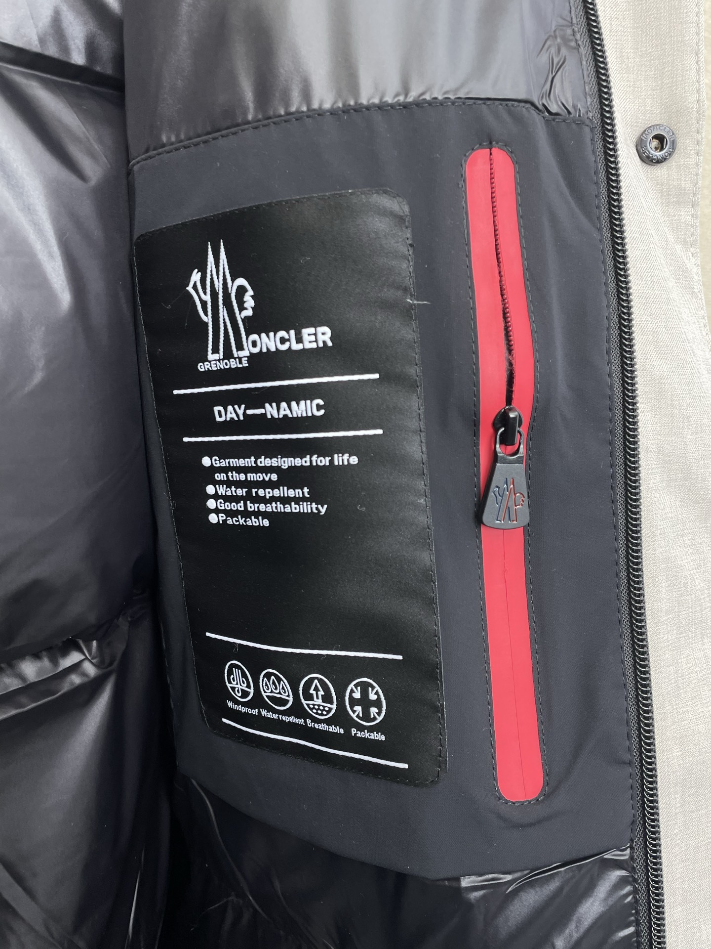 。羽绒服- Moncler蒙口💥砸锅卖铁都要上的新款！新款羽绒服 贸易公司渠道稀出，降温天气必备的保暖单