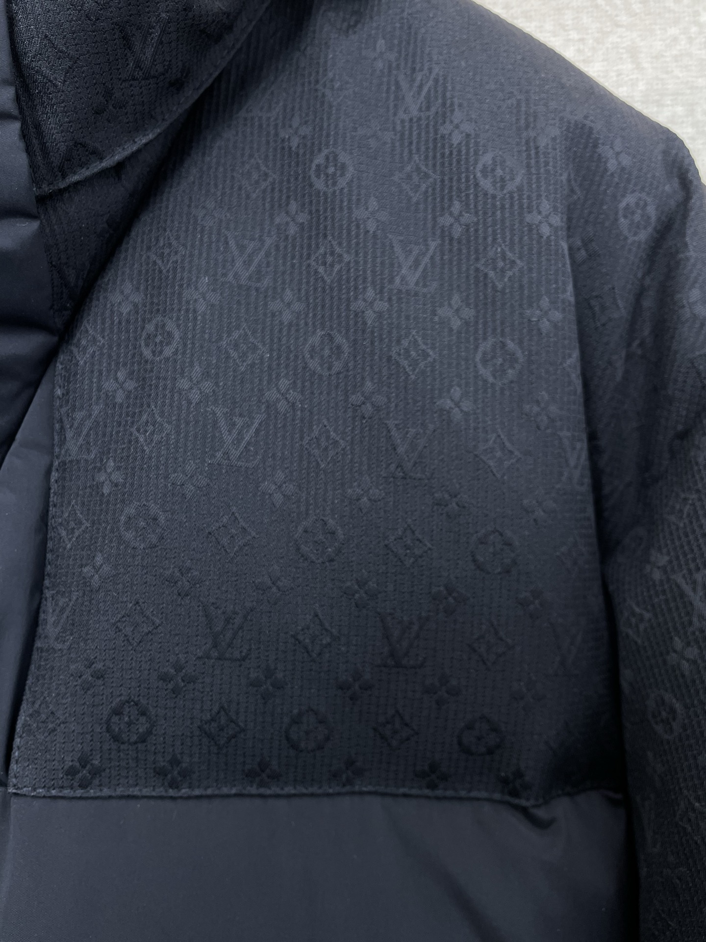 。羽绒服-Louis Vuitton路易威登💥砸锅卖铁都要上的新款！新款羽绒服 贸易公司渠道稀出，降温天