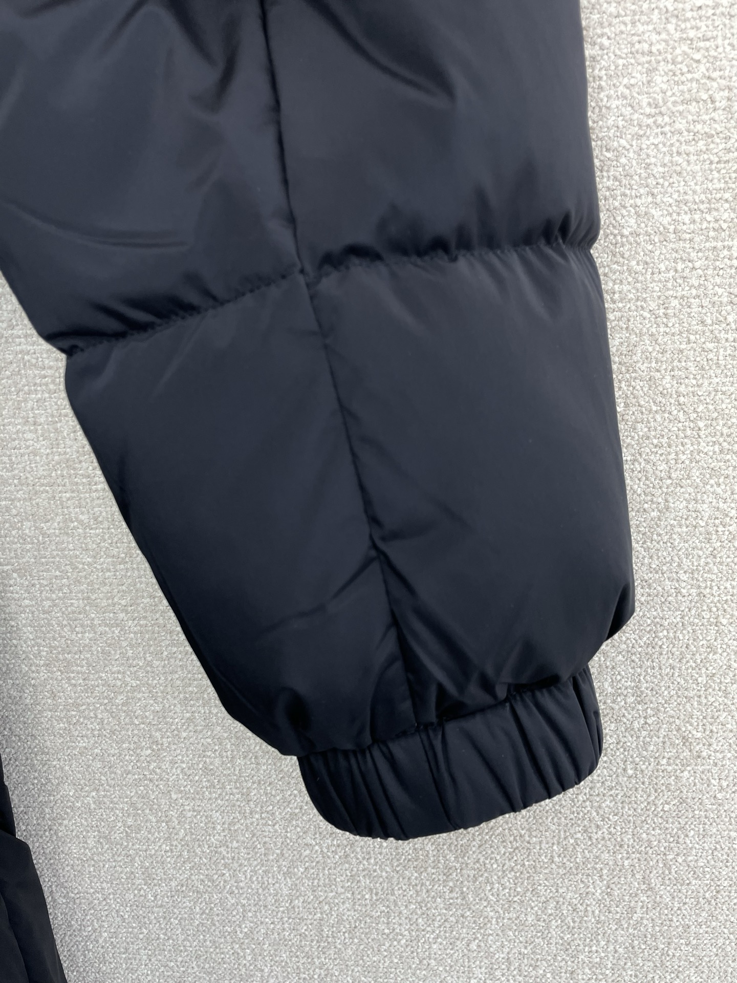 。羽绒服-Louis Vuitton路易威登💥砸锅卖铁都要上的新款！新款羽绒服 贸易公司渠道稀出，降温天