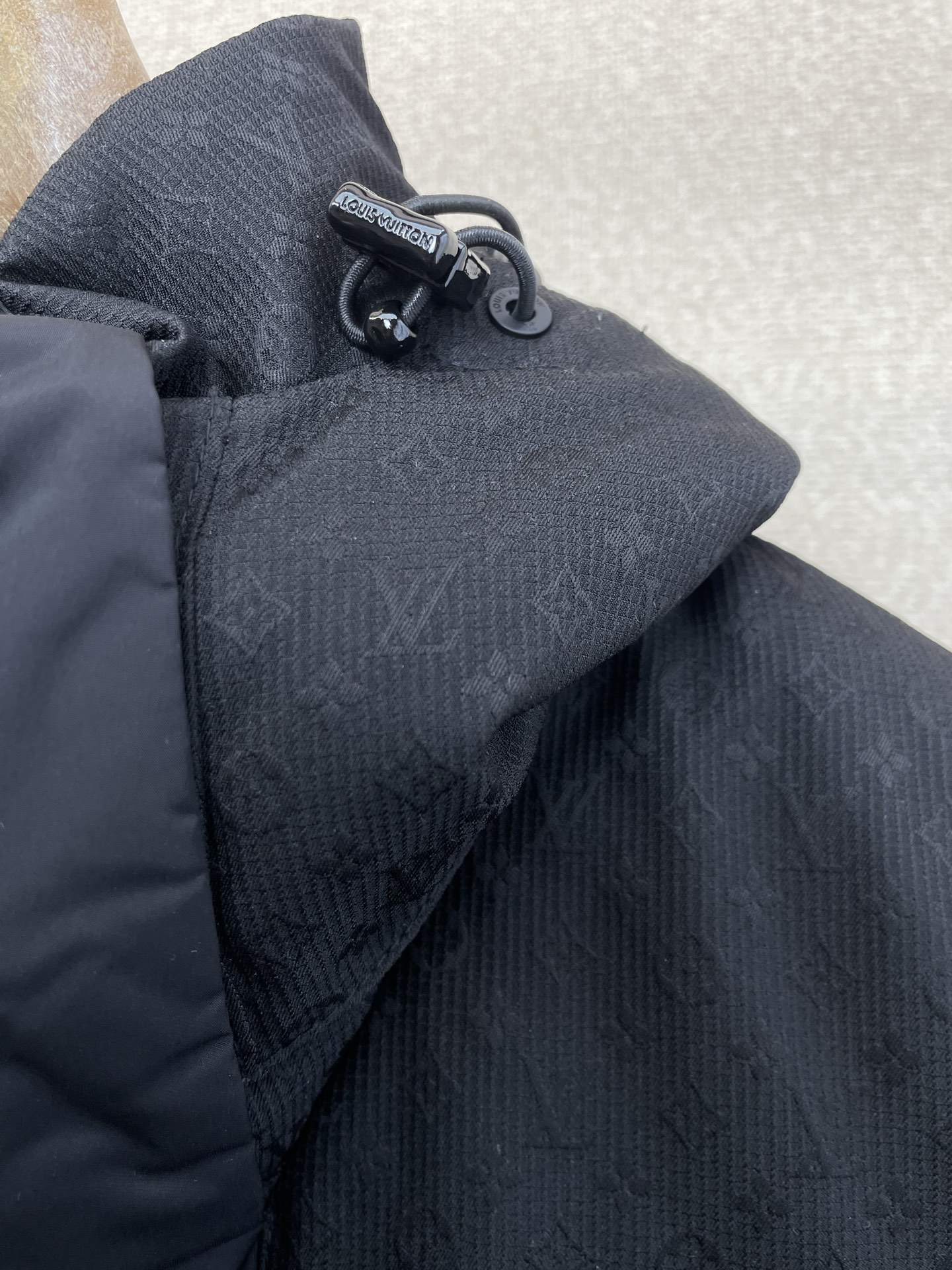 。羽绒服-Louis Vuitton路易威登💥砸锅卖铁都要上的新款！新款羽绒服 贸易公司渠道稀出，降温天