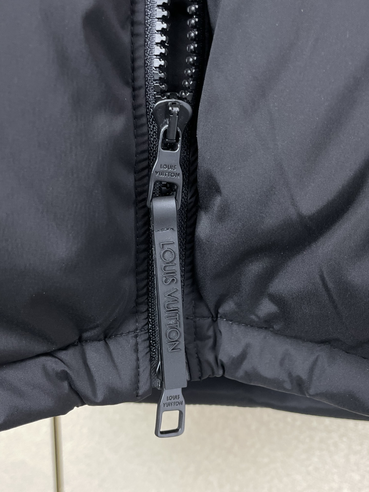 。羽绒服-Louis Vuitton路易威登💥砸锅卖铁都要上的新款！新款羽绒服 贸易公司渠道稀出，降温天